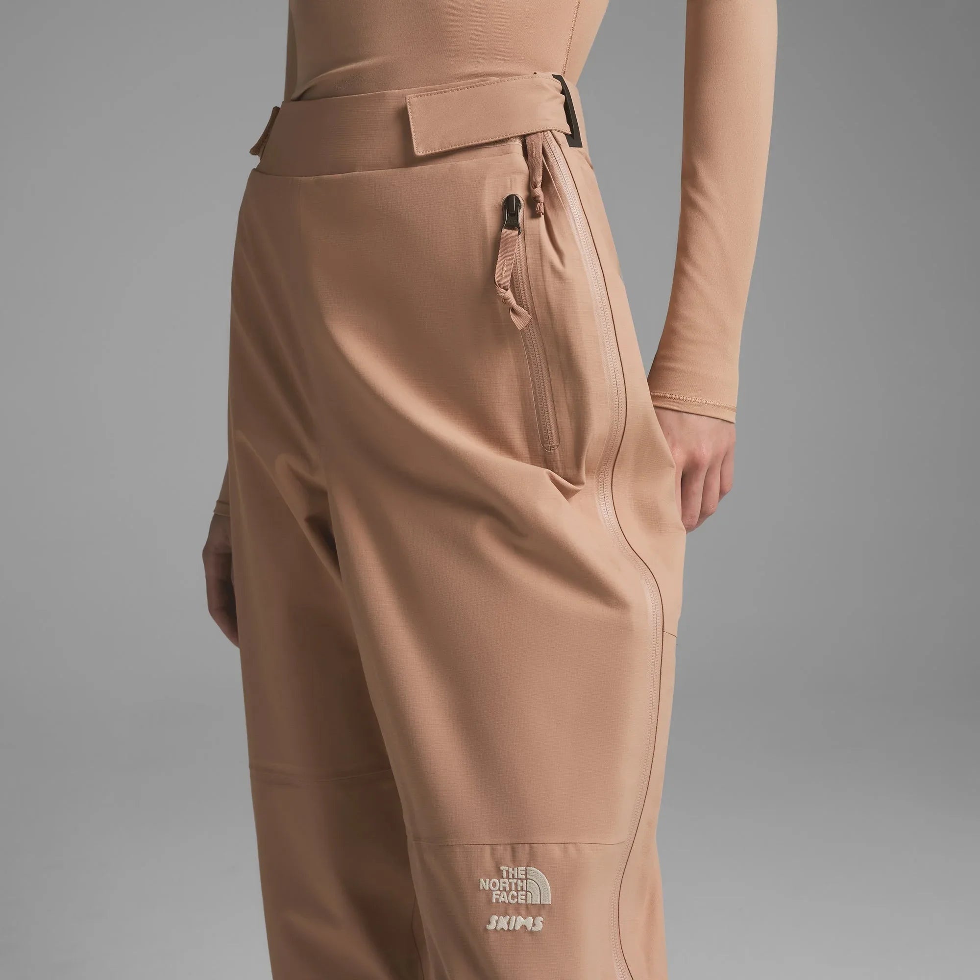 SKIMS THE NORTH FACE X SKIMS WOVEN SEAM TAPED PANT | OCHRE - PAMUK PANÇOSU - My Suti