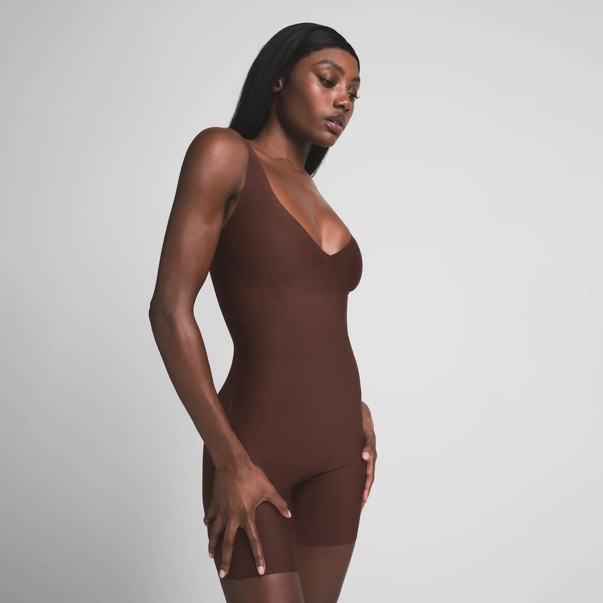 SKIMS BODY CORE SCULPT PLUNGE MID THIGH BODYSUIT | COCOA - BODYSUIT - My Suti