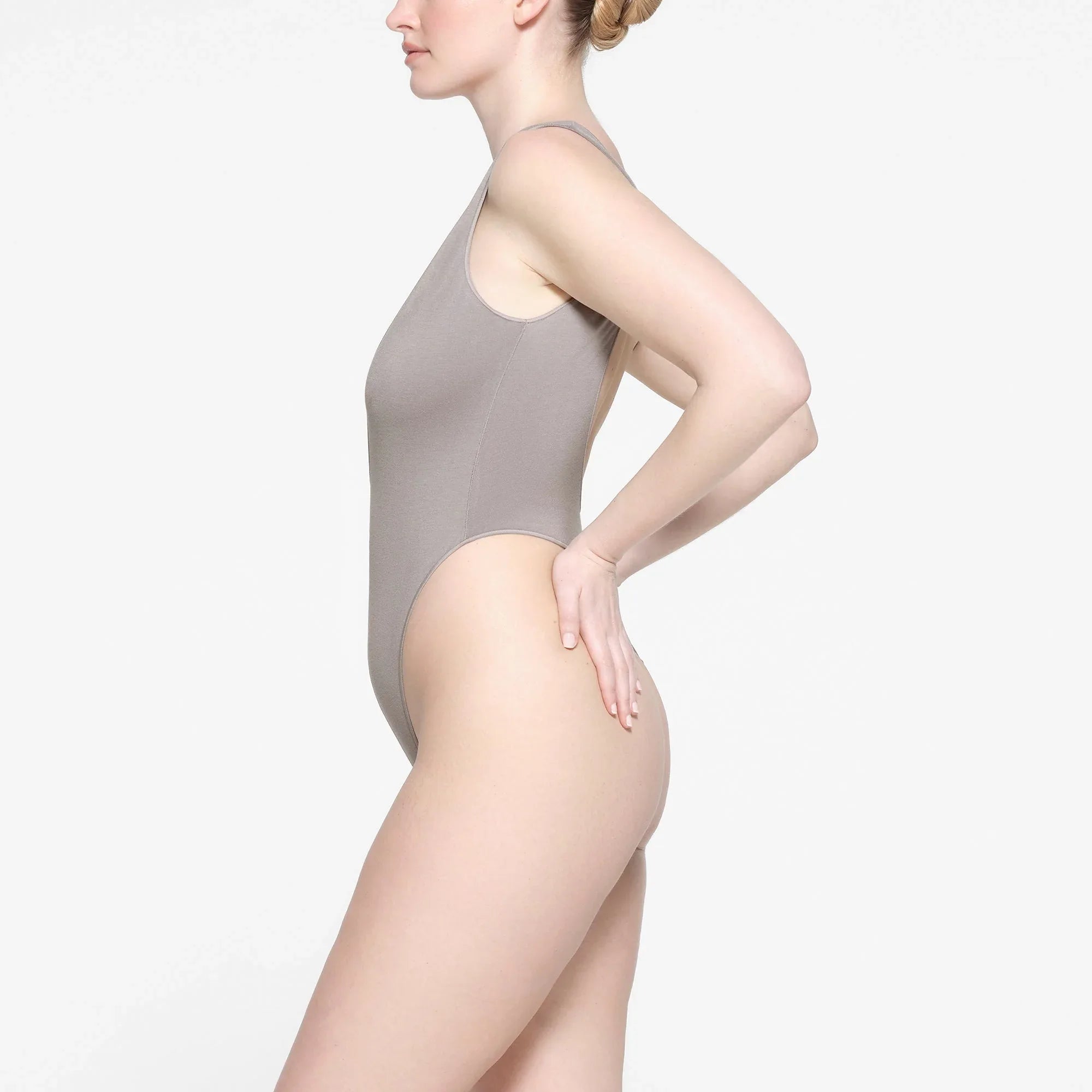 SKIMS SEAMLESS MODAL DEEP PLUNGE BODYSUIT | SMOKE - BODYSUIT - My Suti