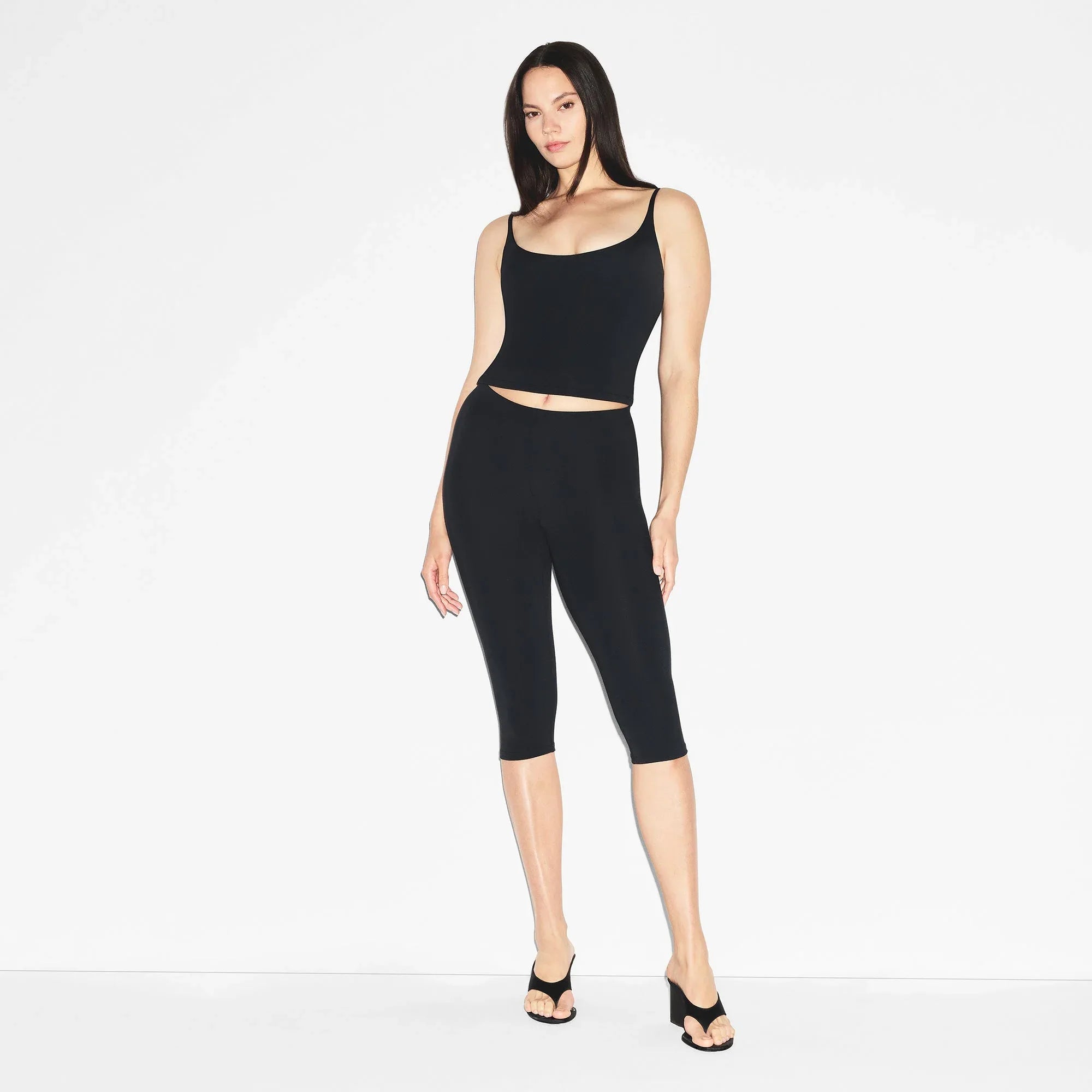 SKIMS SMOOTH LAYERS CAPRI | OBSIDIAN - TAYT - My Suti