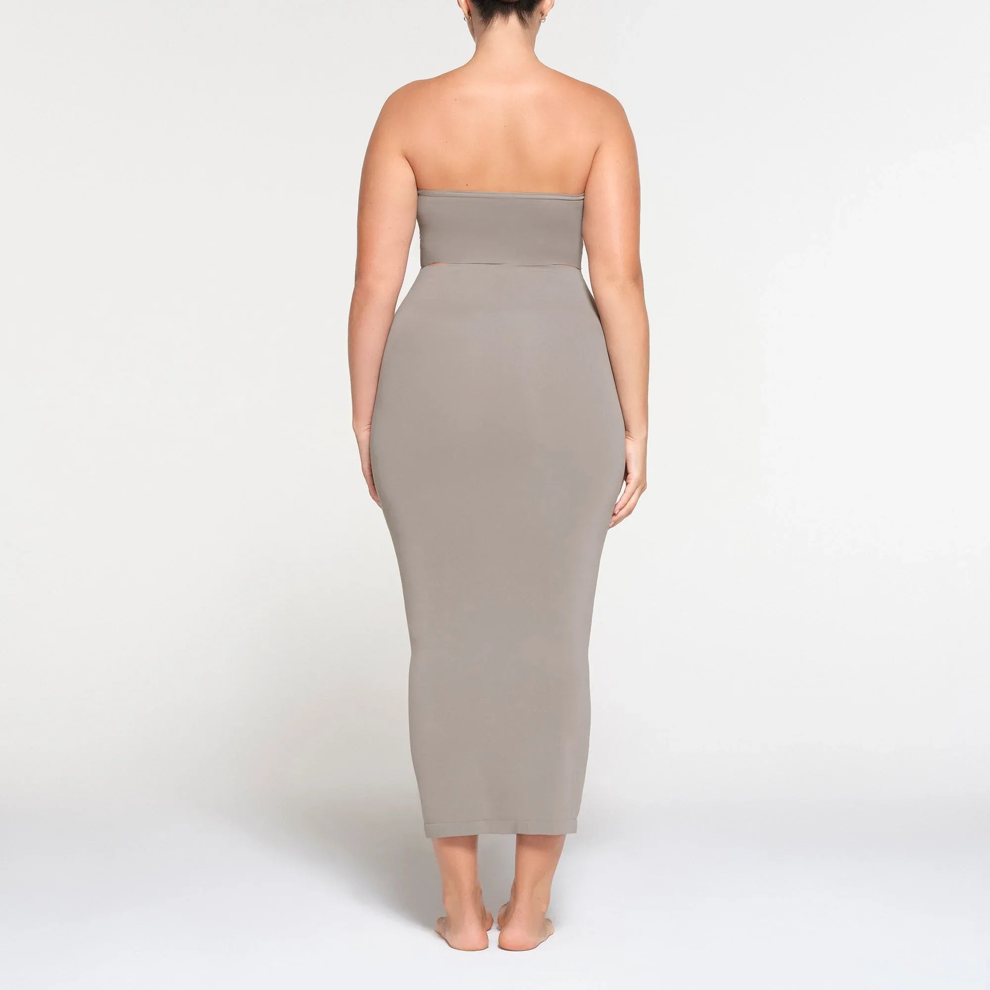 SKIMS SOFT SMOOTHING SEAMLESS LONG TUBE SKIRT | SMOKE - ETEK - My Suti