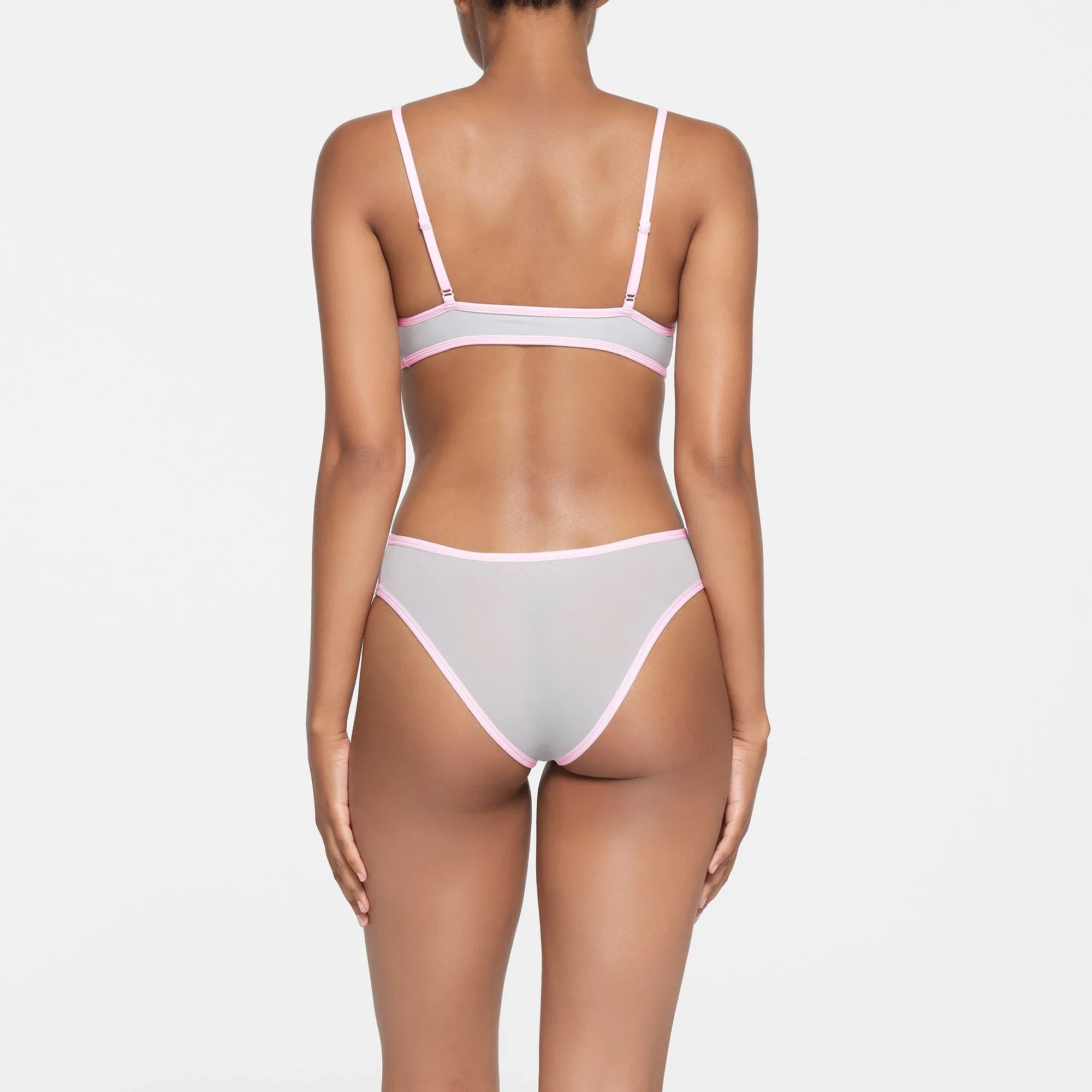 SKIMS FITS EVERYBODY CONTRAST TRIM CHEEKY BRIEF | PLATINUM - KÜLOT - My Suti