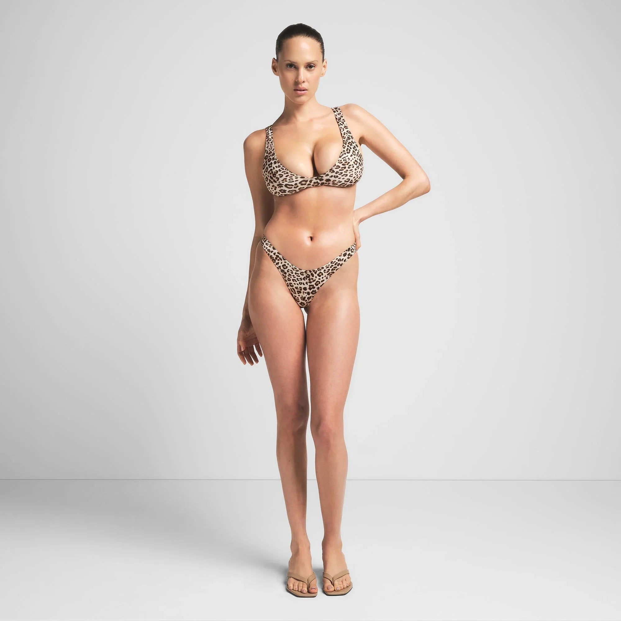 SKIMS SIGNATURE SWIM PLUNGE BIKINI TOP | CHAMPAGNE LEOPARD PRINT - BIKINI ÜSTÜ - My Suti