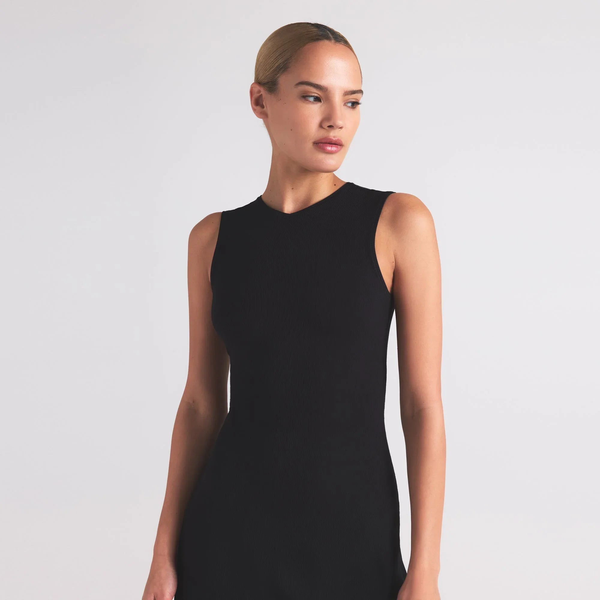 SKIMS SOFT LOUNGE V NECK TANK MINI DRESS | ONYX - ELBİSE - My Suti