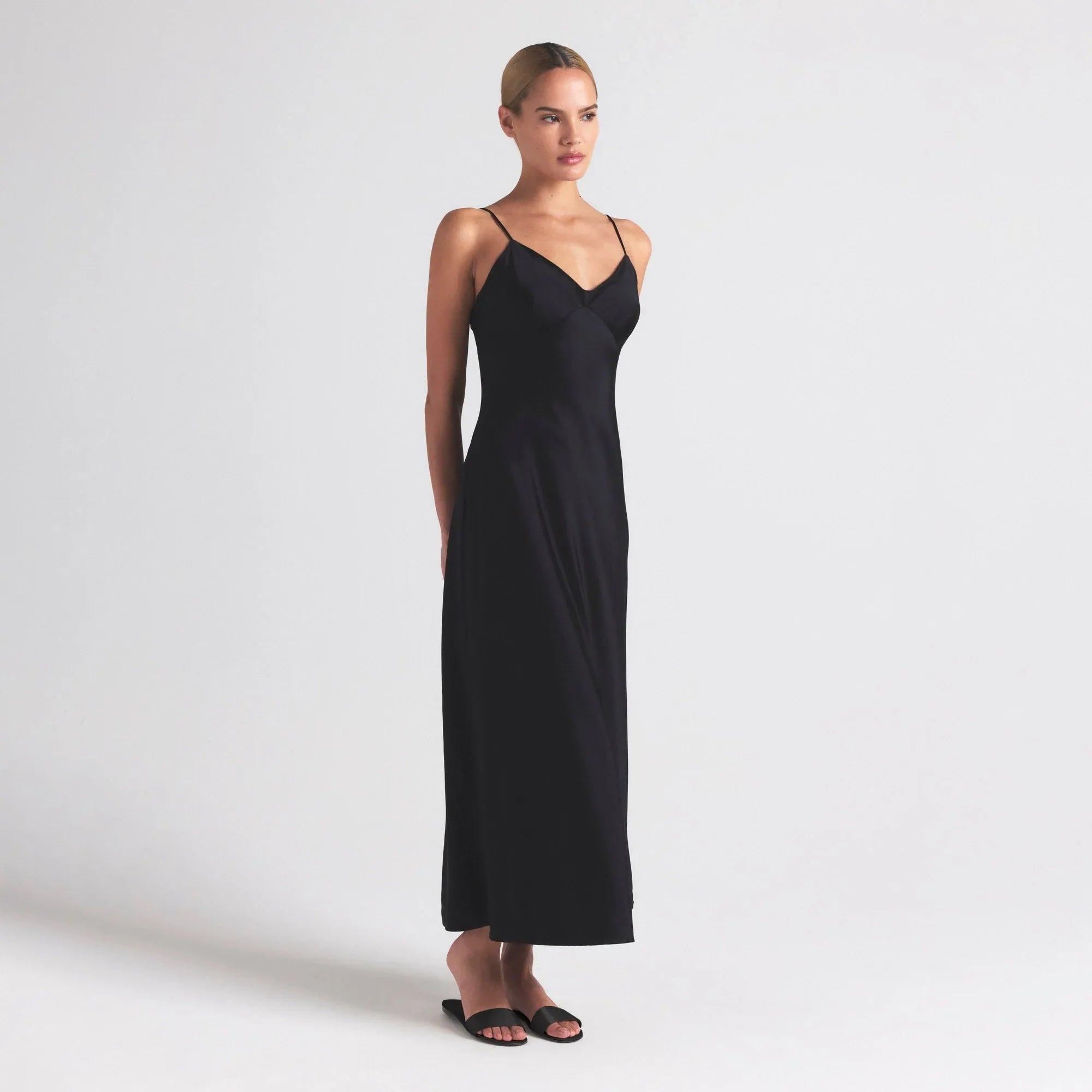 SKIMS SILK CAMI V NECK LONG SLIP | ONYX - ELBİSE - My Suti