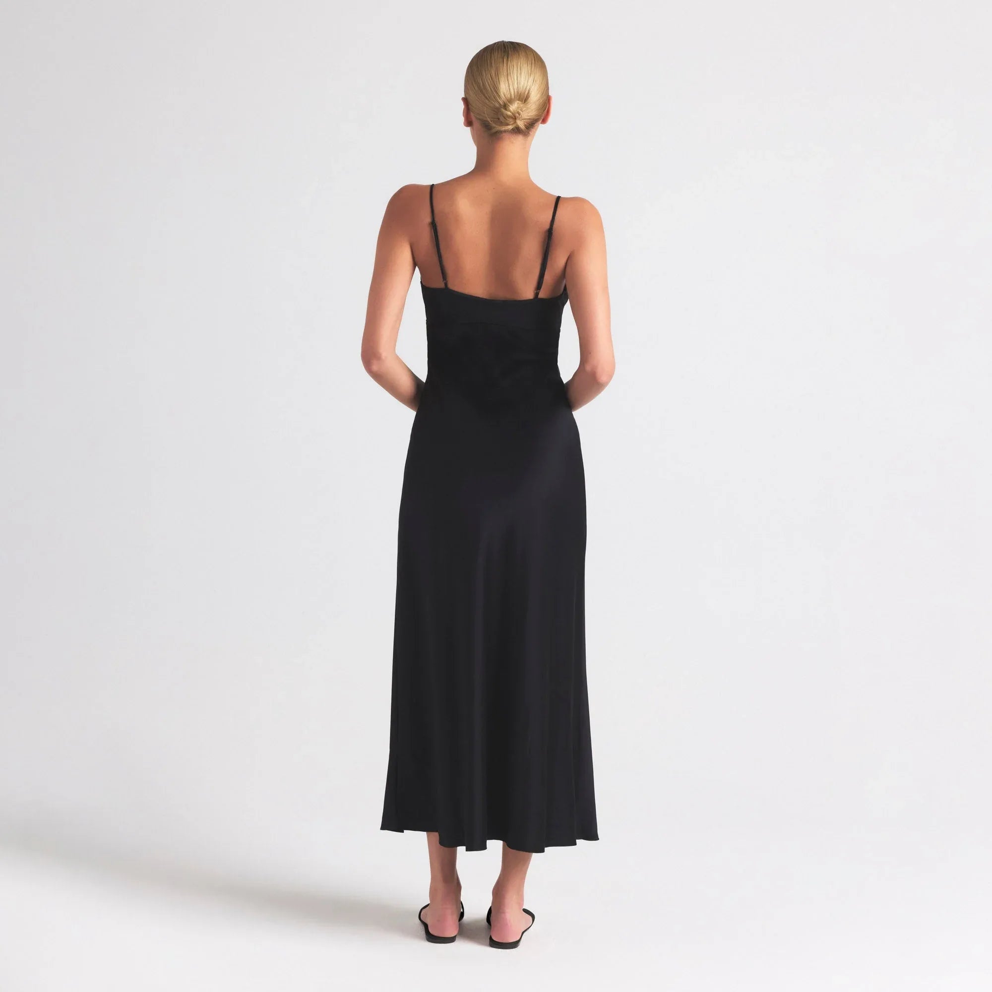 SKIMS SILK CAMI V NECK LONG SLIP | ONYX - ELBİSE - My Suti
