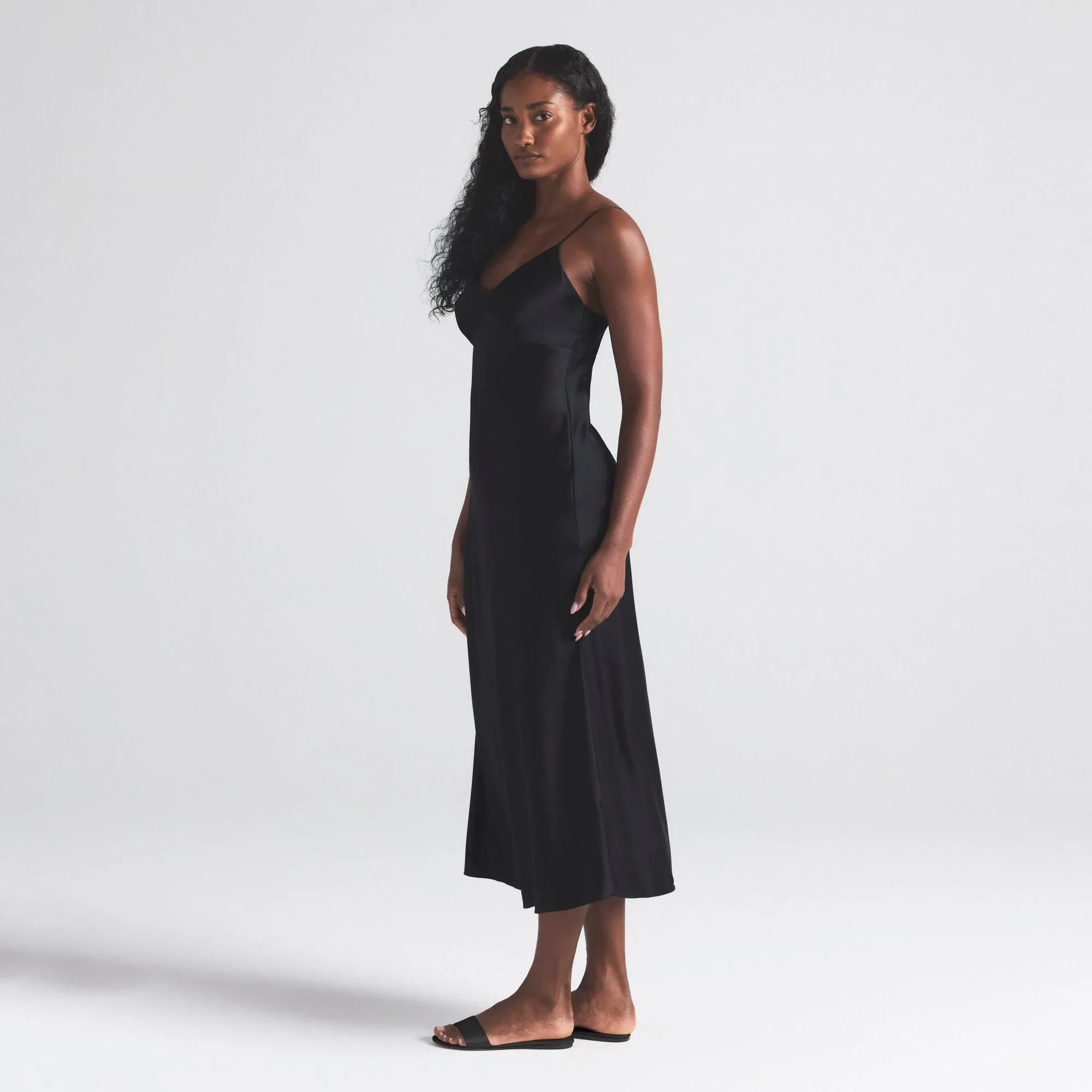 SKIMS SILK CAMI V NECK LONG SLIP | ONYX - ELBİSE - My Suti