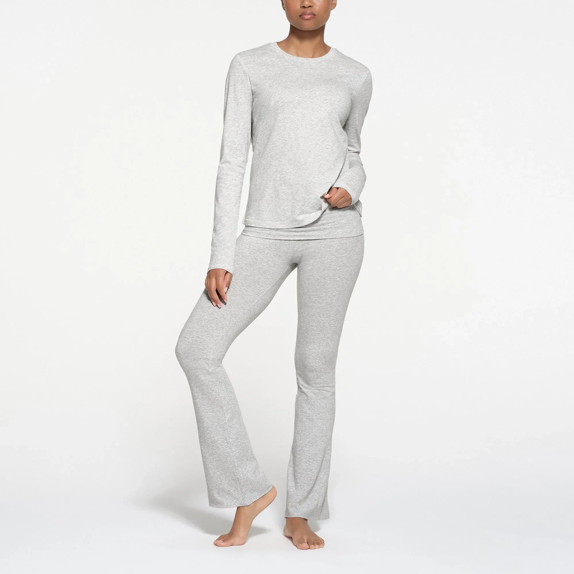 SKIMS RELAXED TEES LONG SLEEVE T-SHIRT | LIGHT HEATHER GREY - TİŞÖRT - My Suti