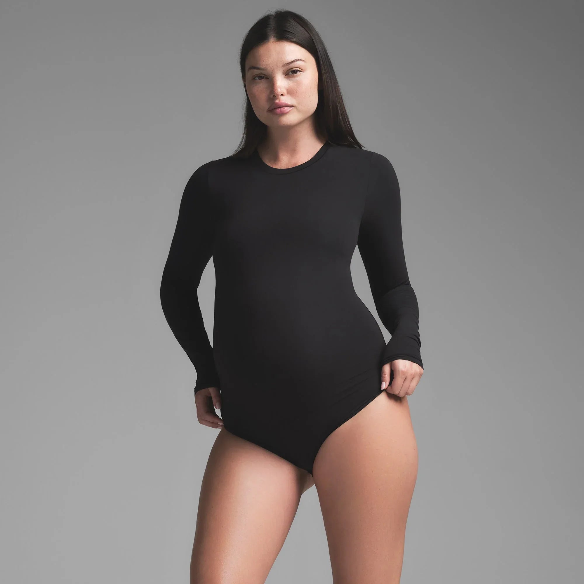 SKIMS FITS EVERYBODY MATERNITY LONG SLEEVE BRIEF BODYSUIT | ONYX - BODYSUIT - My Suti