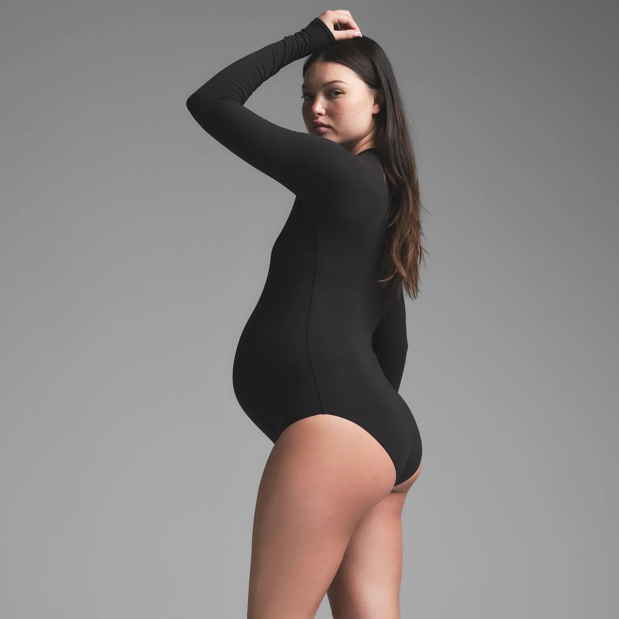SKIMS FITS EVERYBODY MATERNITY LONG SLEEVE BRIEF BODYSUIT | ONYX - BODYSUIT - My Suti