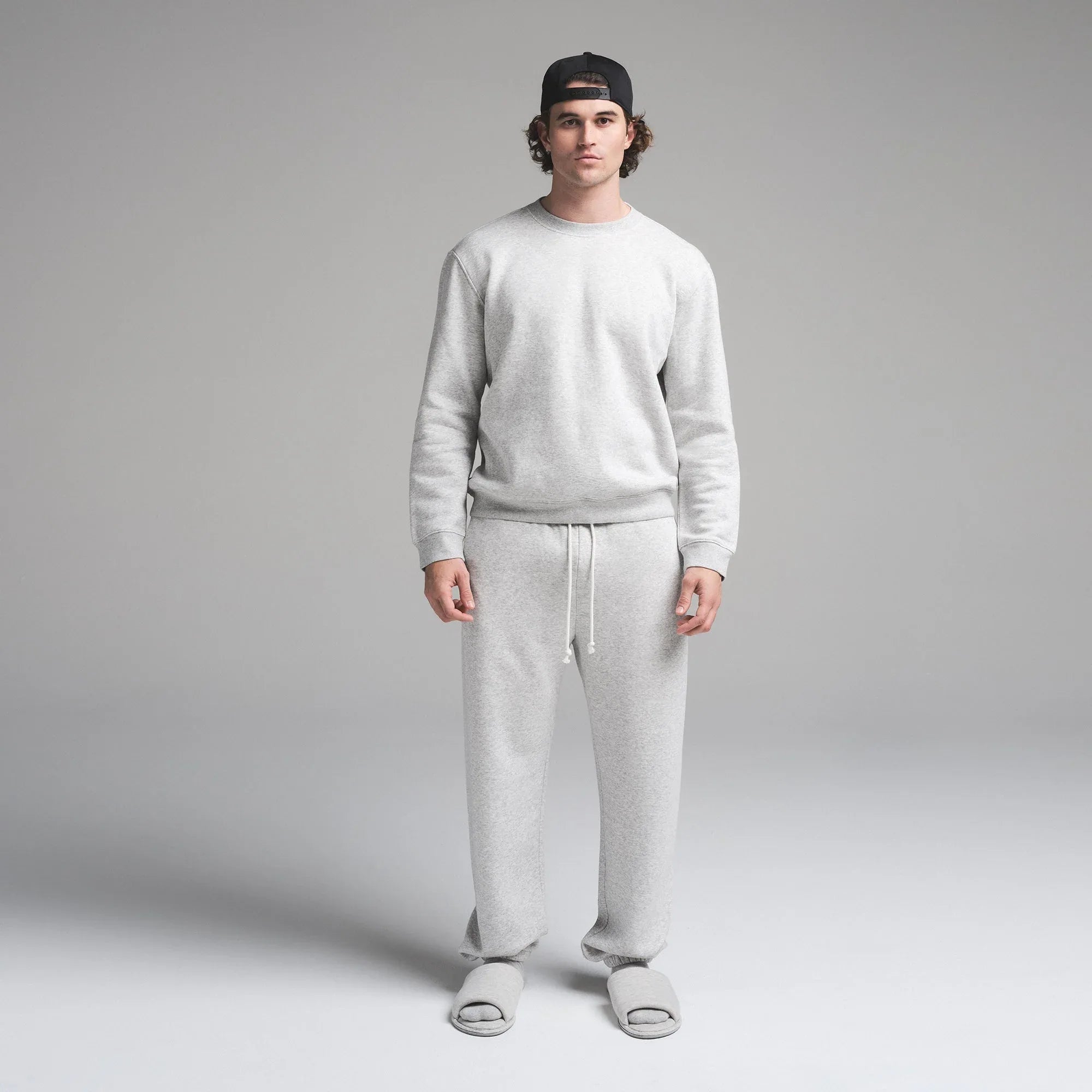 SKIMS FLEECE LOUNGE MENS CLASSIC CREWNECK | LIGHT HEATHER GREY - KAZAK - My Suti