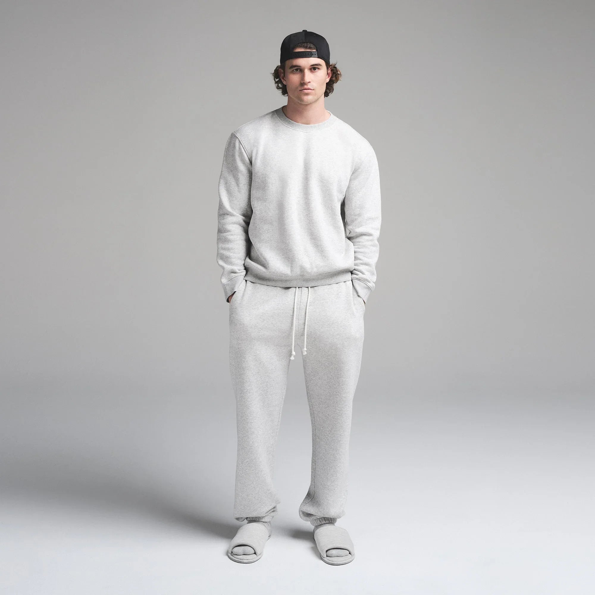 SKIMS FLEECE LOUNGE MENS CLASSIC CREWNECK | LIGHT HEATHER GREY - KAZAK - My Suti