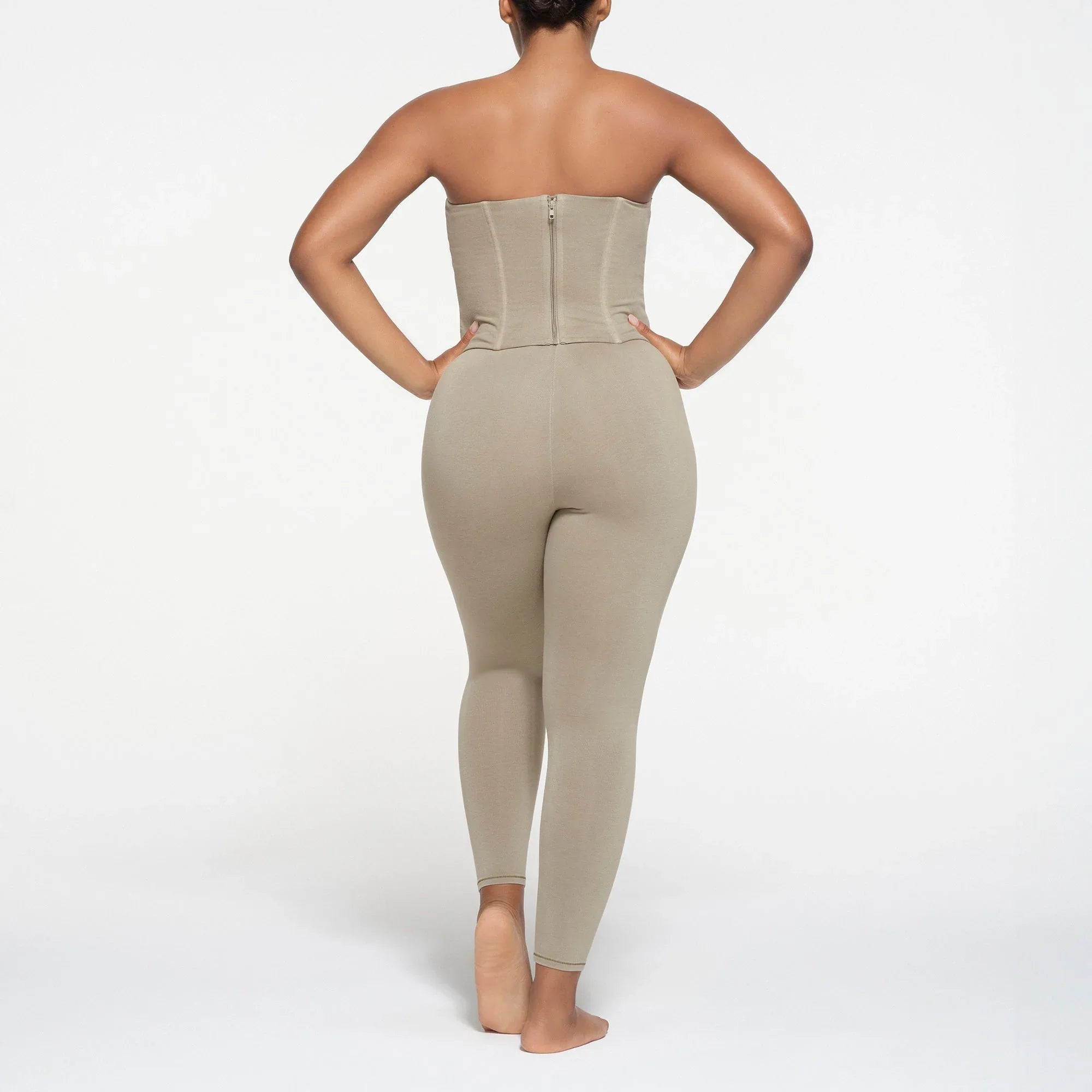 SKIMS OUTDOOR HIGH-WAISTED LEGGING | TAUPE - TAYT - My Suti
