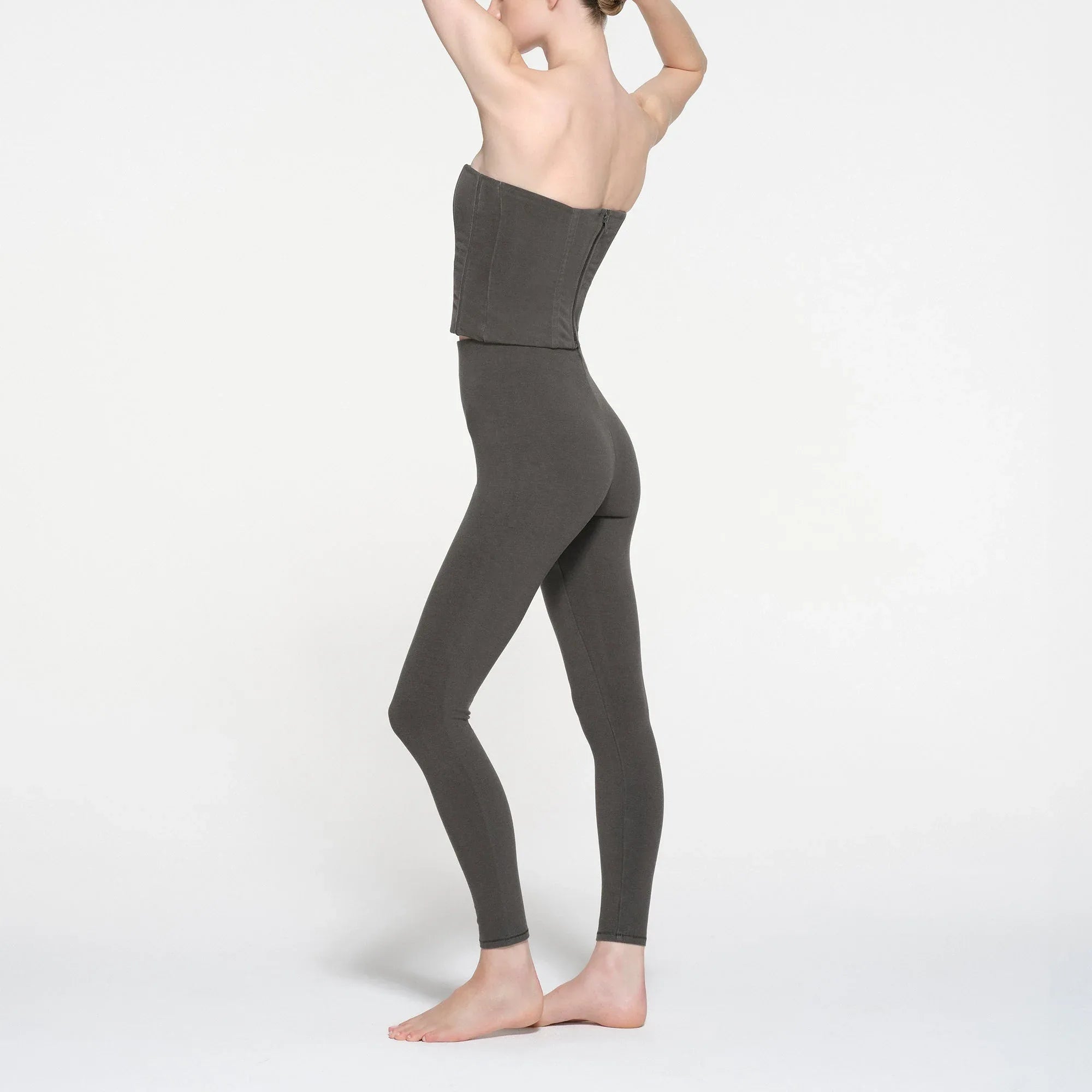 SKIMS OUTDOOR HIGH-WAISTED LEGGING | WASHED ONYX - TAYT - My Suti