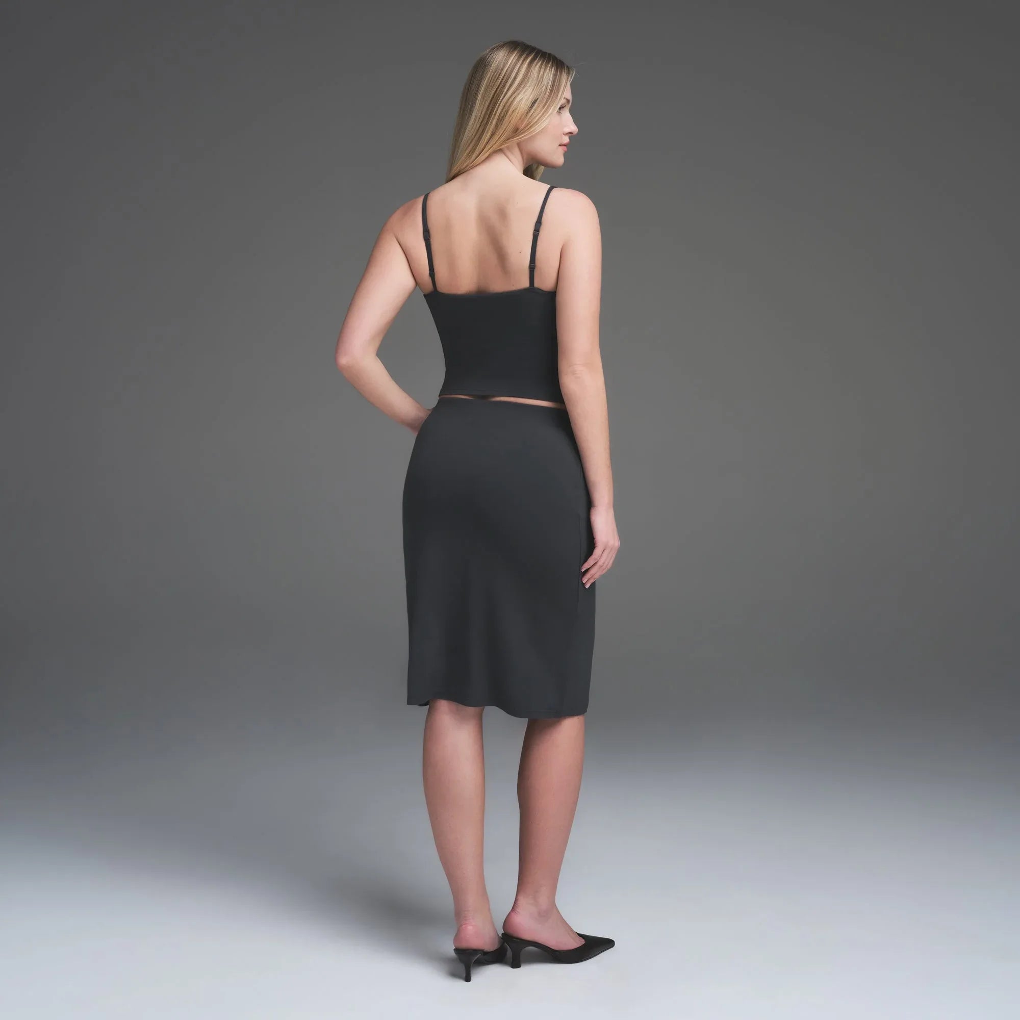 SKIMS SMOOTH LAYERS SCOOP NECK CAMI | GRAPHITE - KAMİZEL - My Suti