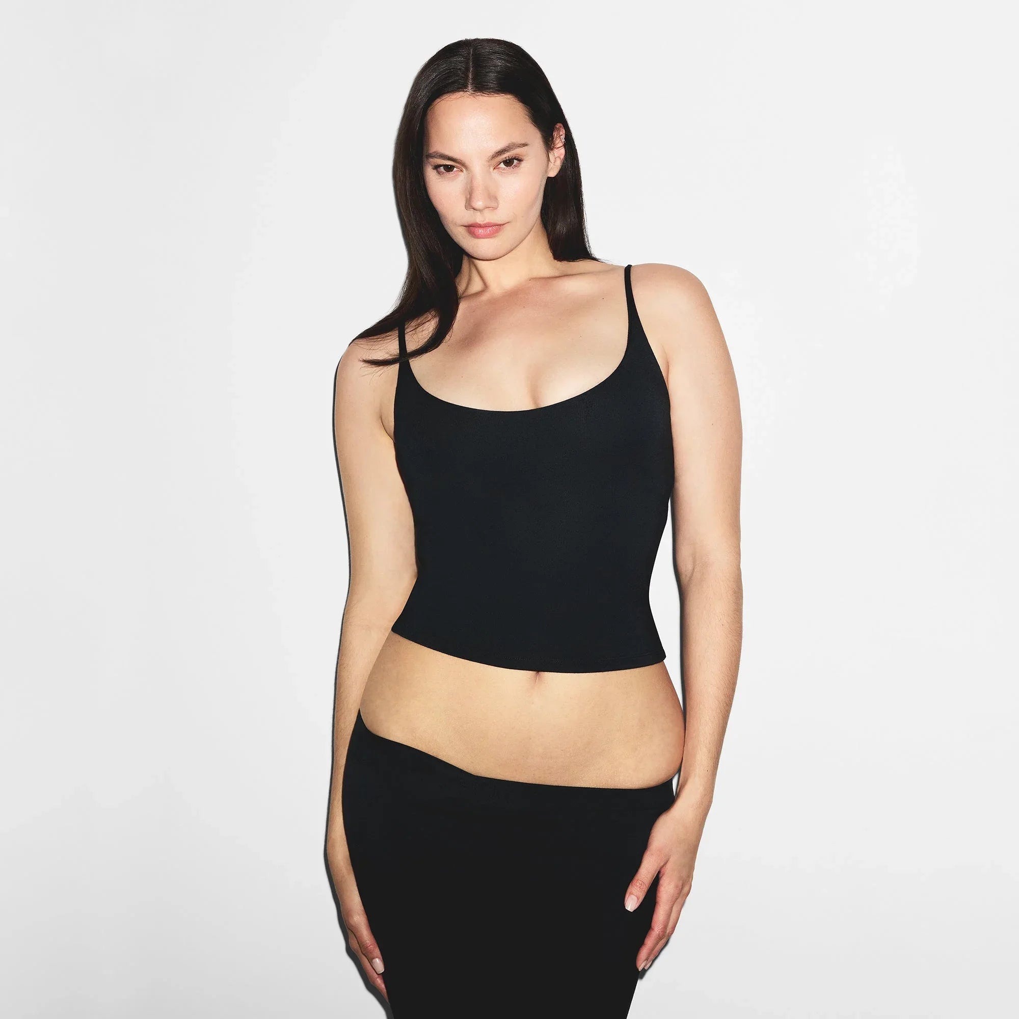 SKIMS SMOOTH LAYERS SCOOP NECK CAMI | OBSIDIAN - KAMİZEL - My Suti