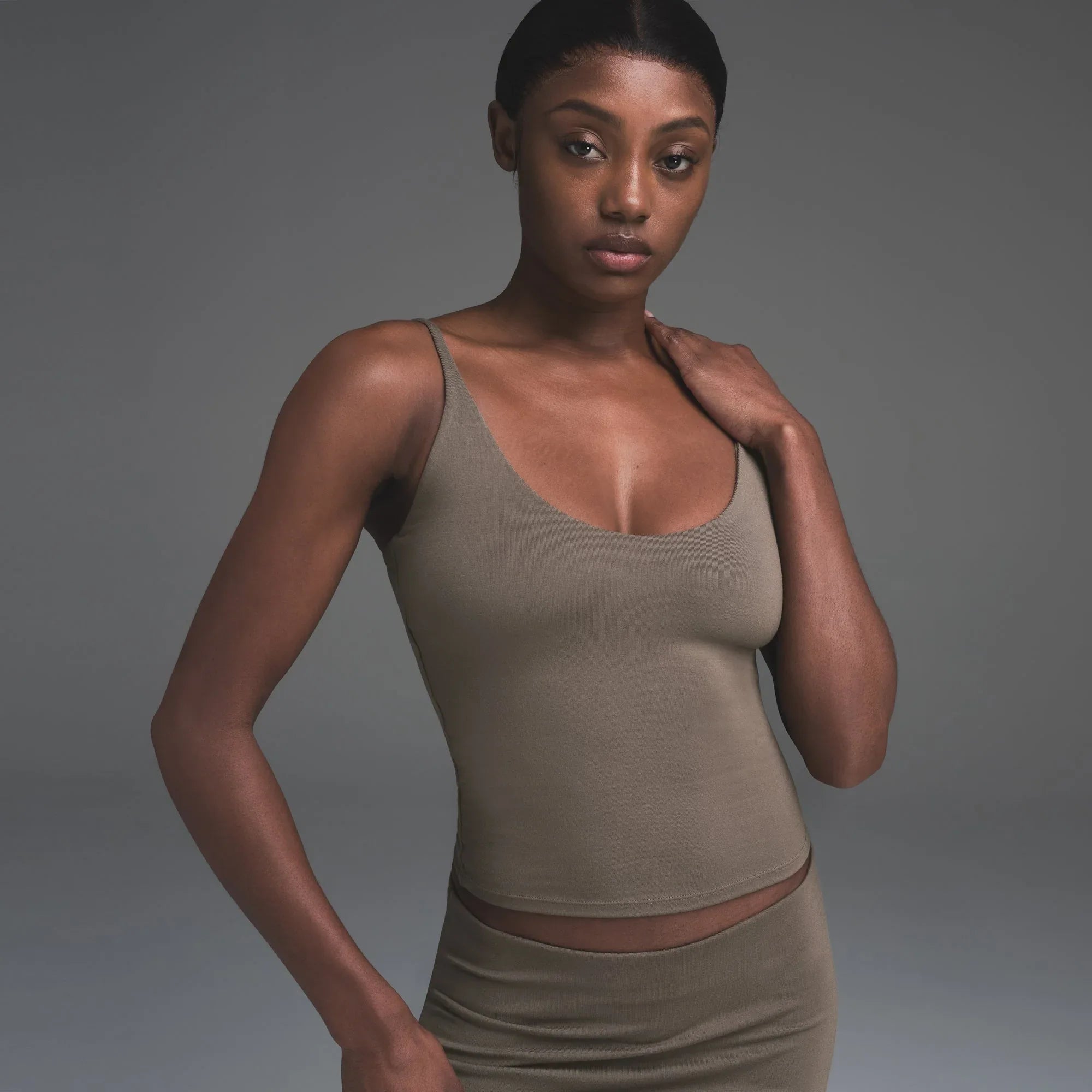 SKIMS SMOOTH LAYERS SCOOP NECK CAMI | TRUFFLE - KAMİZOL - My Suti