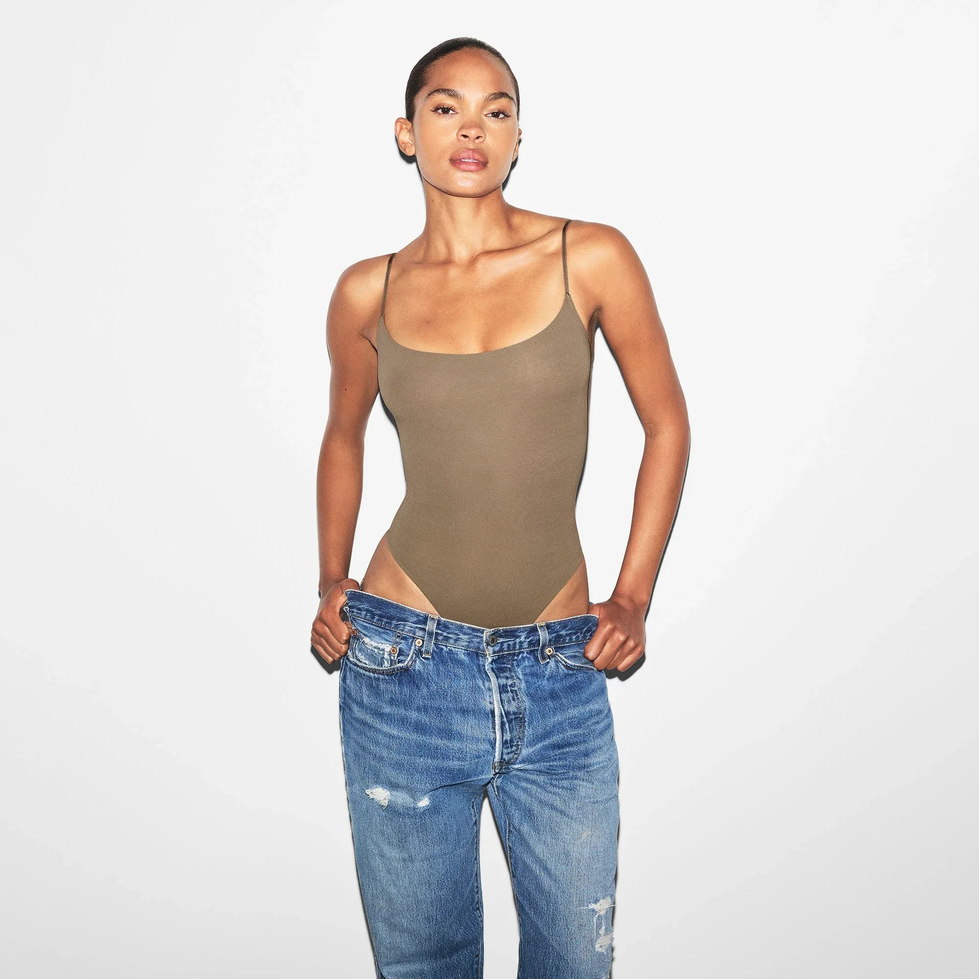 SKIMS FITS EVERYBODY CAMI BODYSUIT | TRUFFLE - BODY - My Suti
