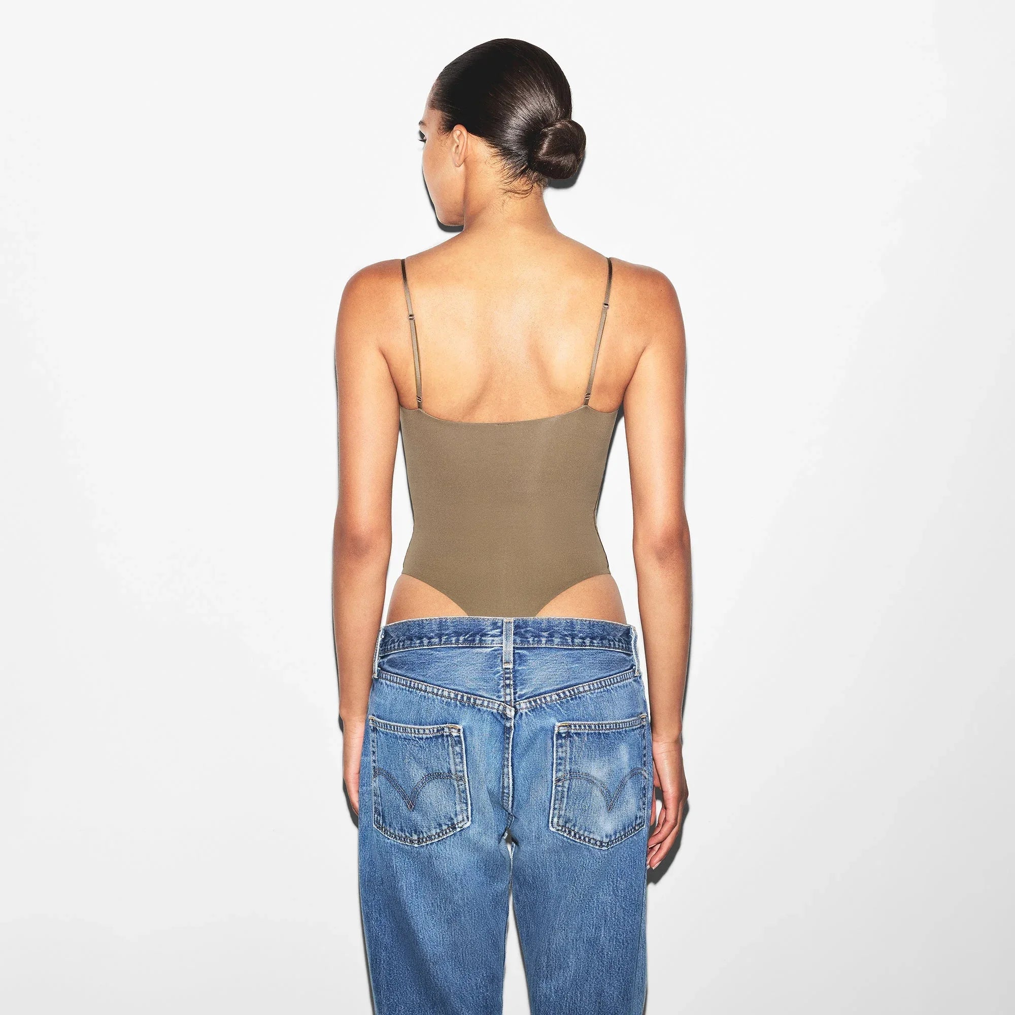 SKIMS FITS EVERYBODY CAMI BODYSUIT | TRUFFLE - BODY - My Suti