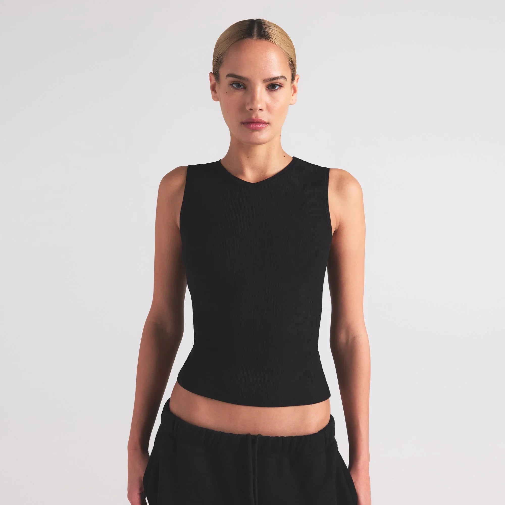 SKIMS SOFT LOUNGE V NECK TANK | ONYX - TİŞÖRT - My Suti