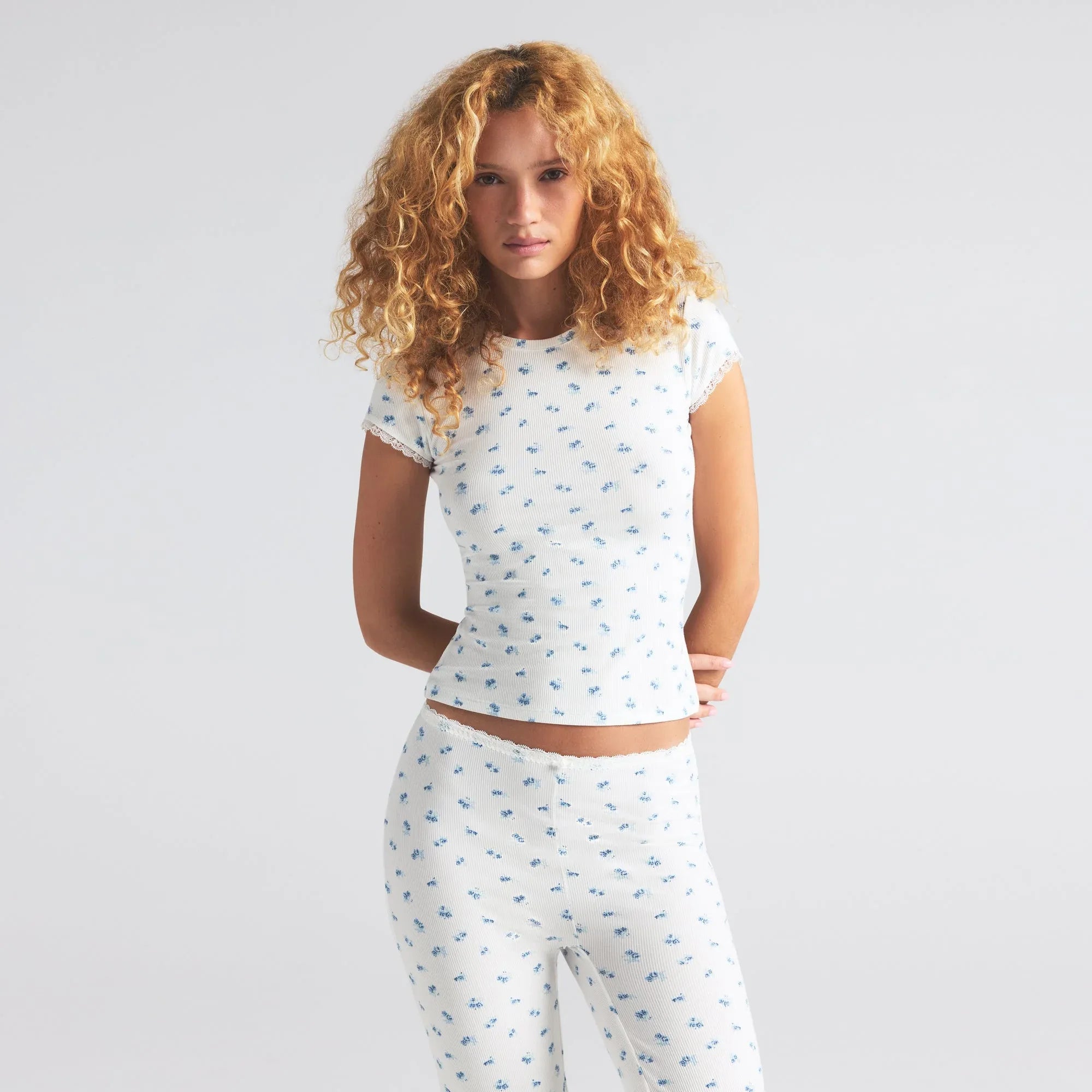 SKIMS SOFT LOUNGE LACE T-SHIRT | BLUE GARDEN PRINT - TİŞÖRT - My Suti