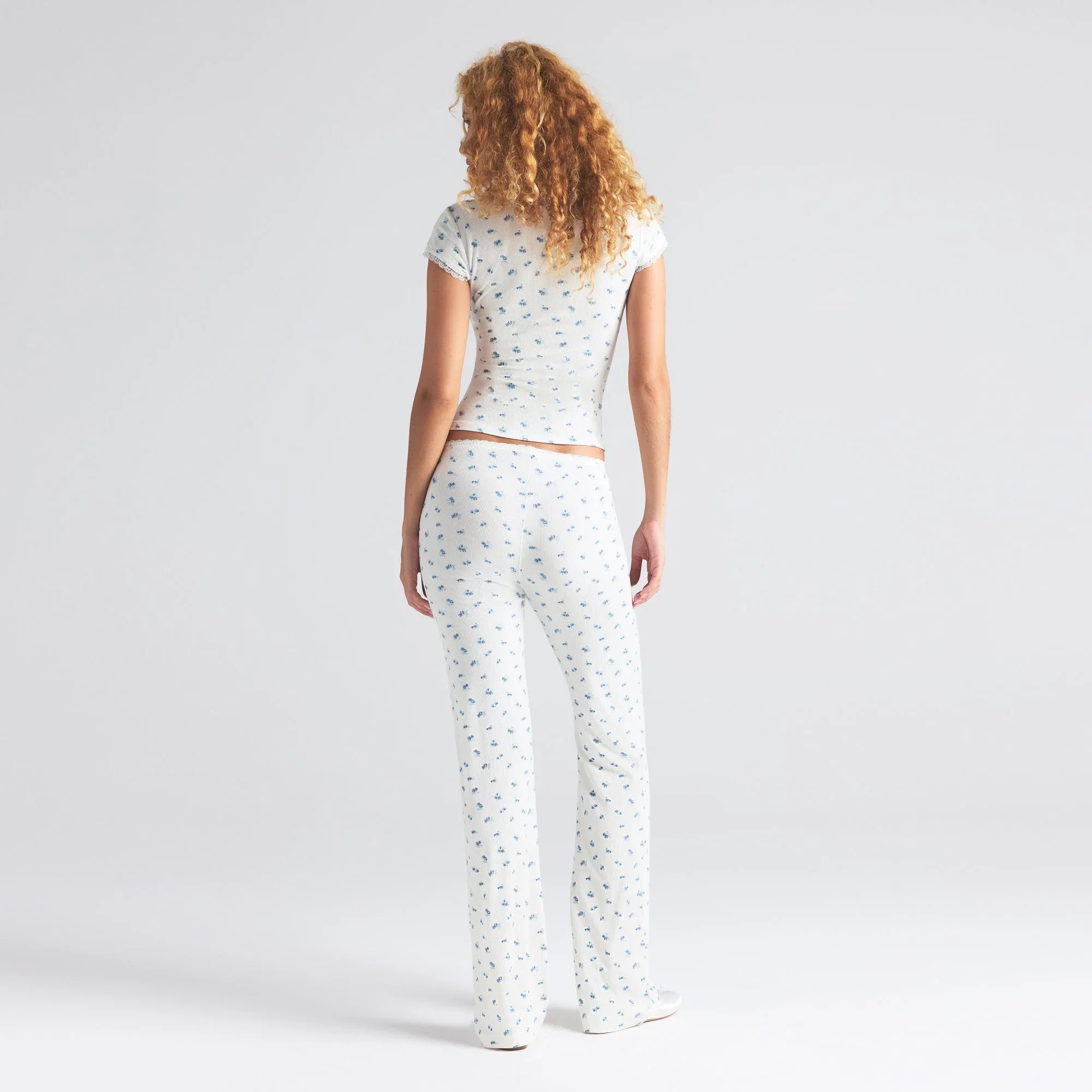 SKIMS SOFT LOUNGE LACE T-SHIRT | BLUE GARDEN PRINT - TİŞÖRT - My Suti