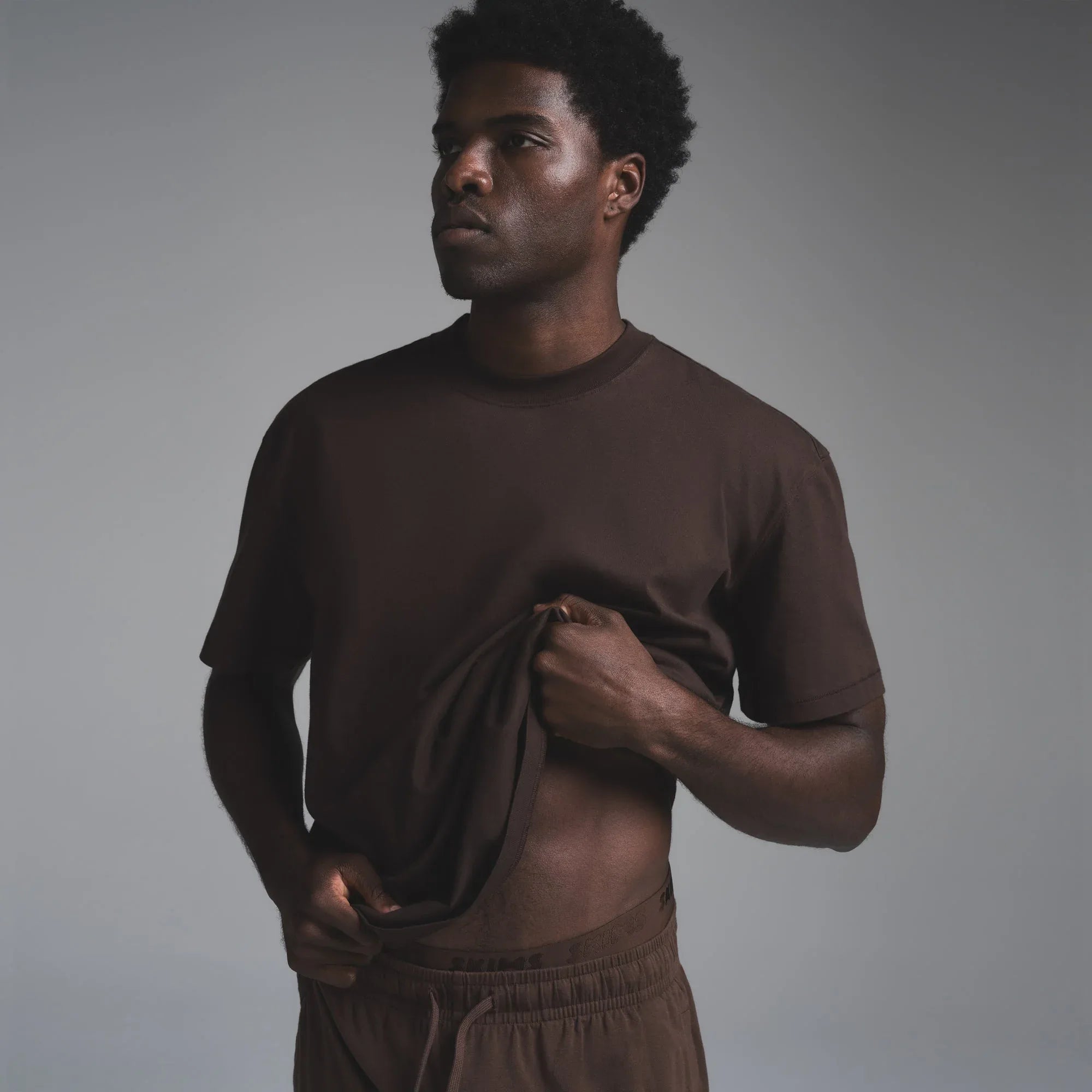 SKIMS HEAVYWEIGHT COTTON MENS RELAXED T-SHIRT | ESPRESSO - TİŞÖRT - My Suti