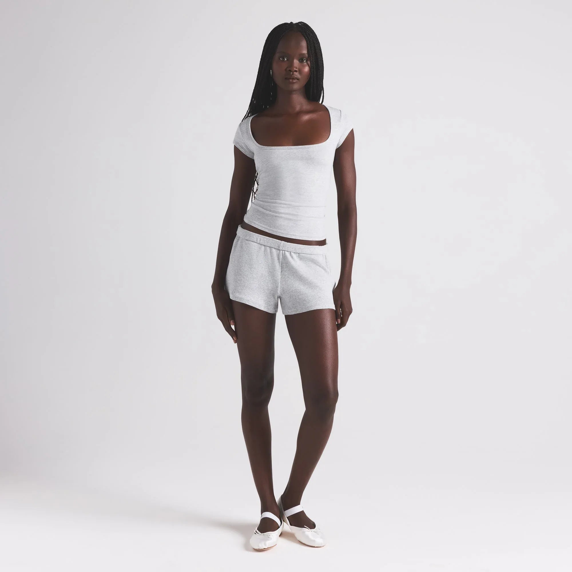 SKIMS COTTON JERSEY SCOOP NECK T-SHIRT | LIGHT HEATHER GREY - TİŞÖRT - My Suti