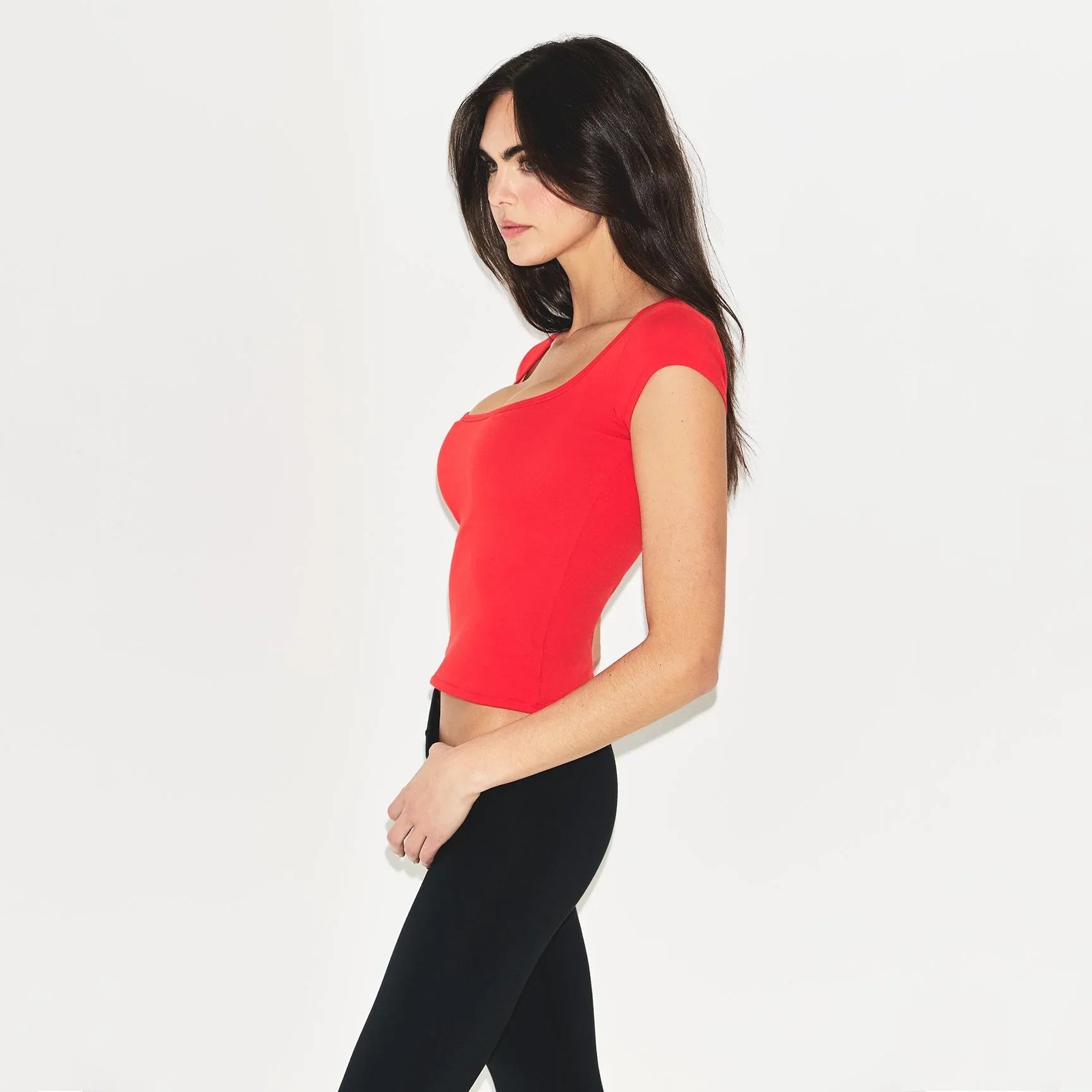 SKIMS COTTON JERSEY SCOOP NECK T-SHIRT | RUBY - TİŞÖRT - My Suti