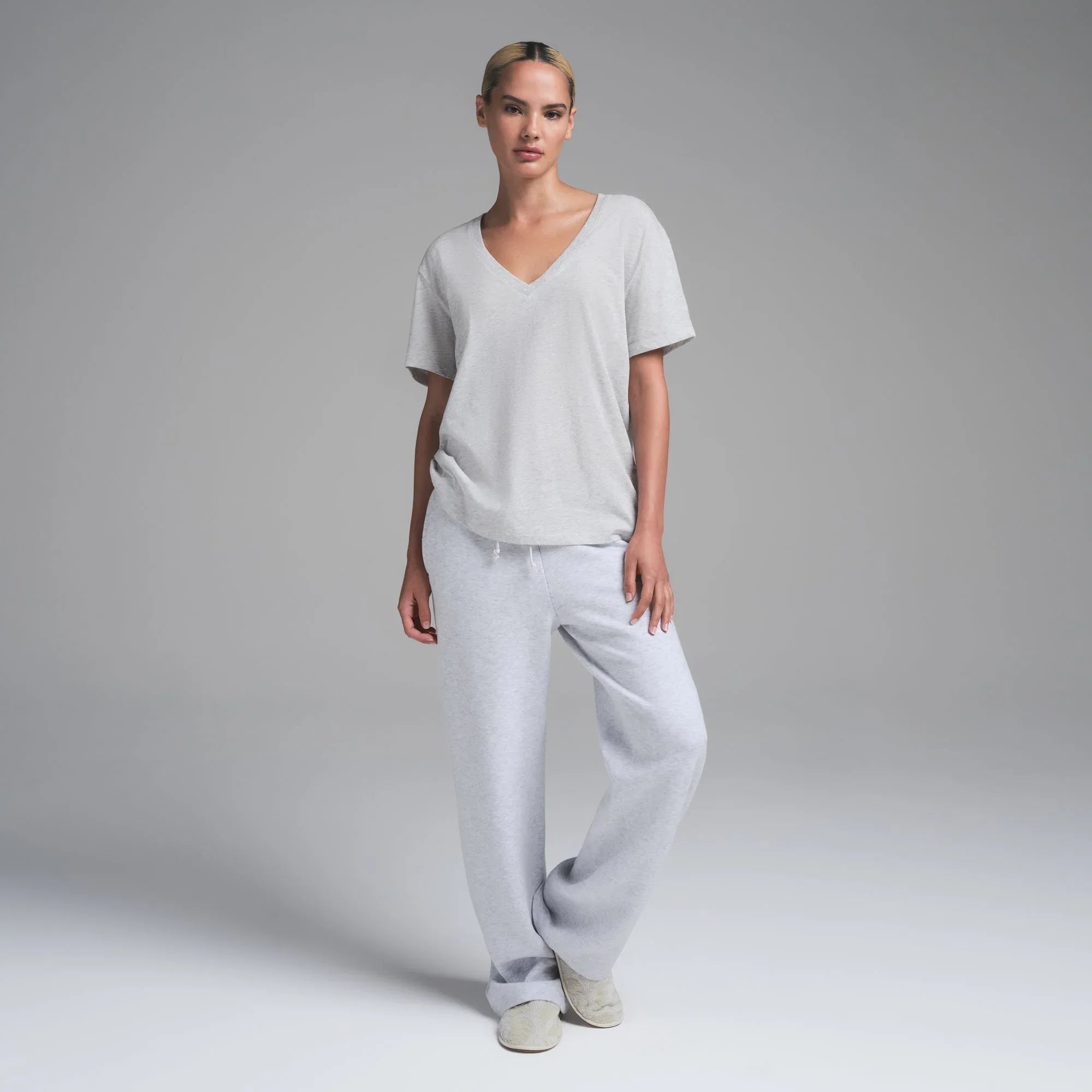 SKIMS RELAXED TEES V NECK T-SHIRT | LIGHT HEATHER GREY - TİŞÖRT - My Suti