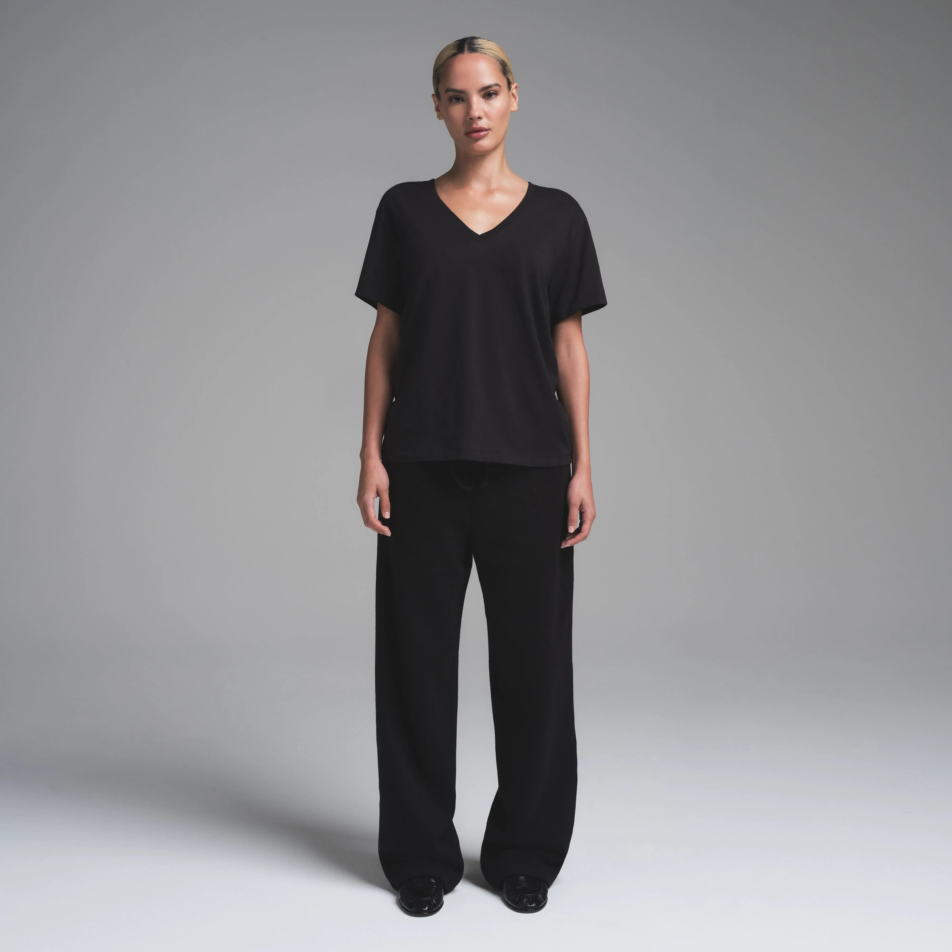 SKIMS RELAXED TEES V NECK T-SHIRT | ONYX - TİŞÖRT - My Suti