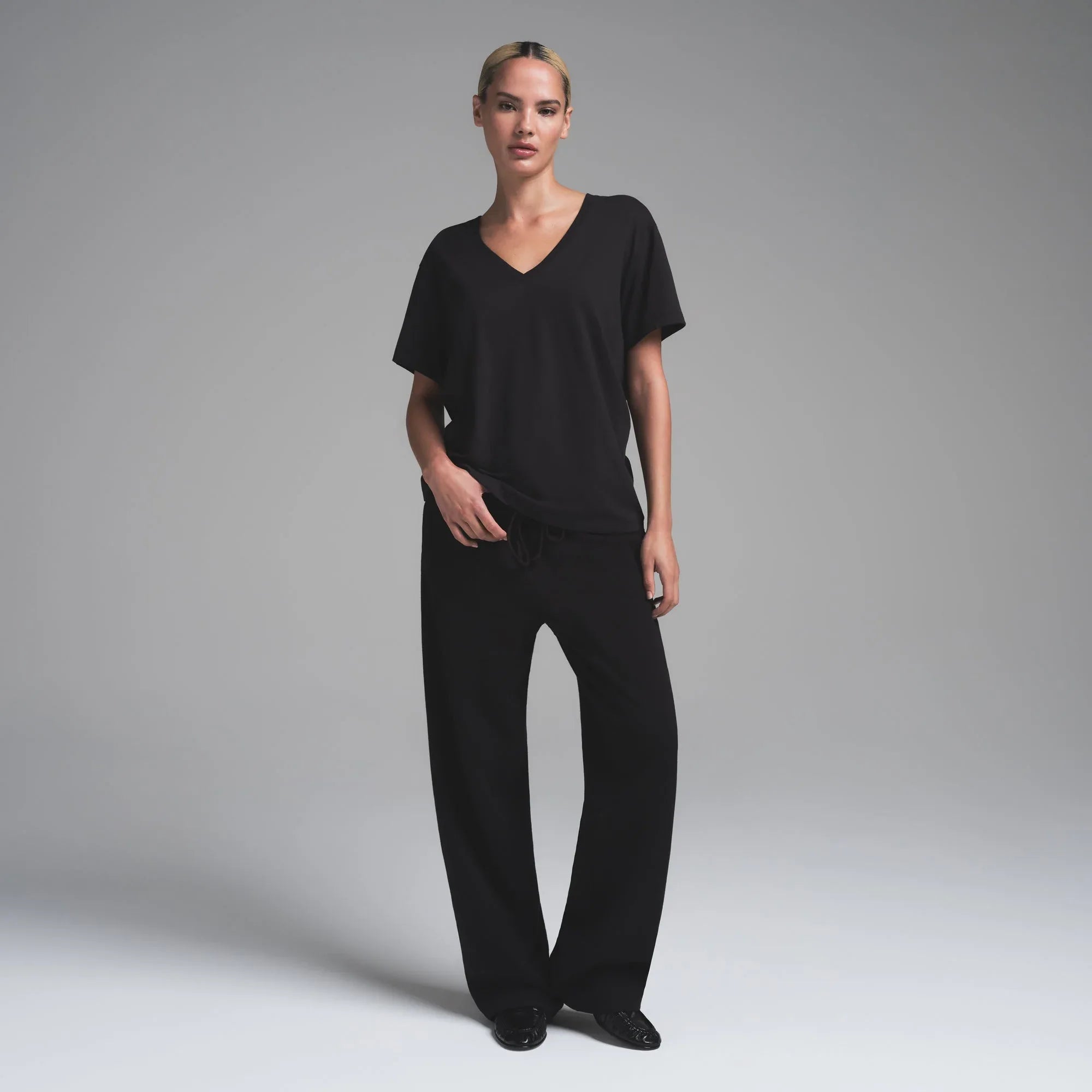 SKIMS RELAXED TEES V NECK T-SHIRT | ONYX - TİŞÖRT - My Suti