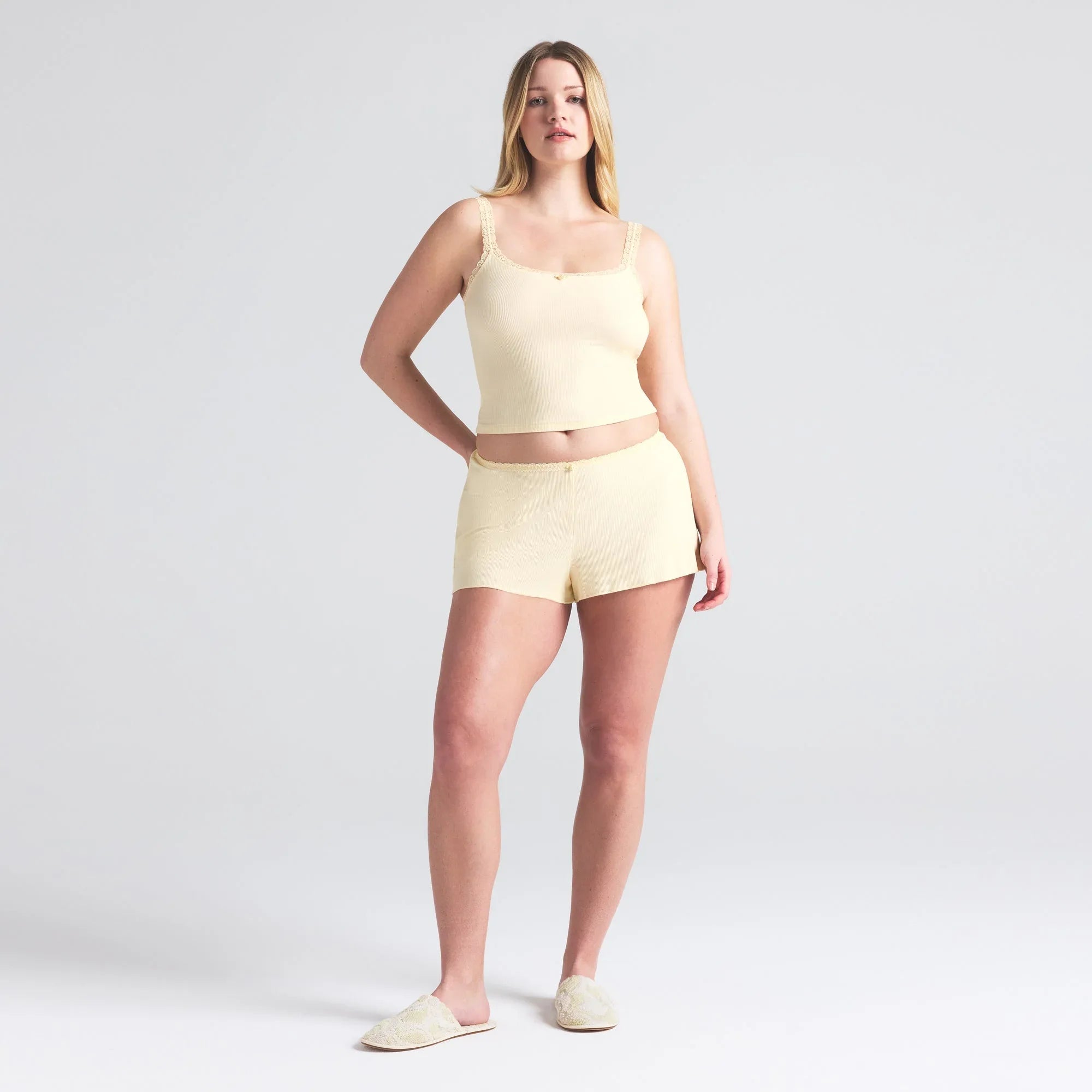SKIMS SOFT LOUNGE LACE CAMI AND SHORT SET | BUTTER - TAKIM - My Suti