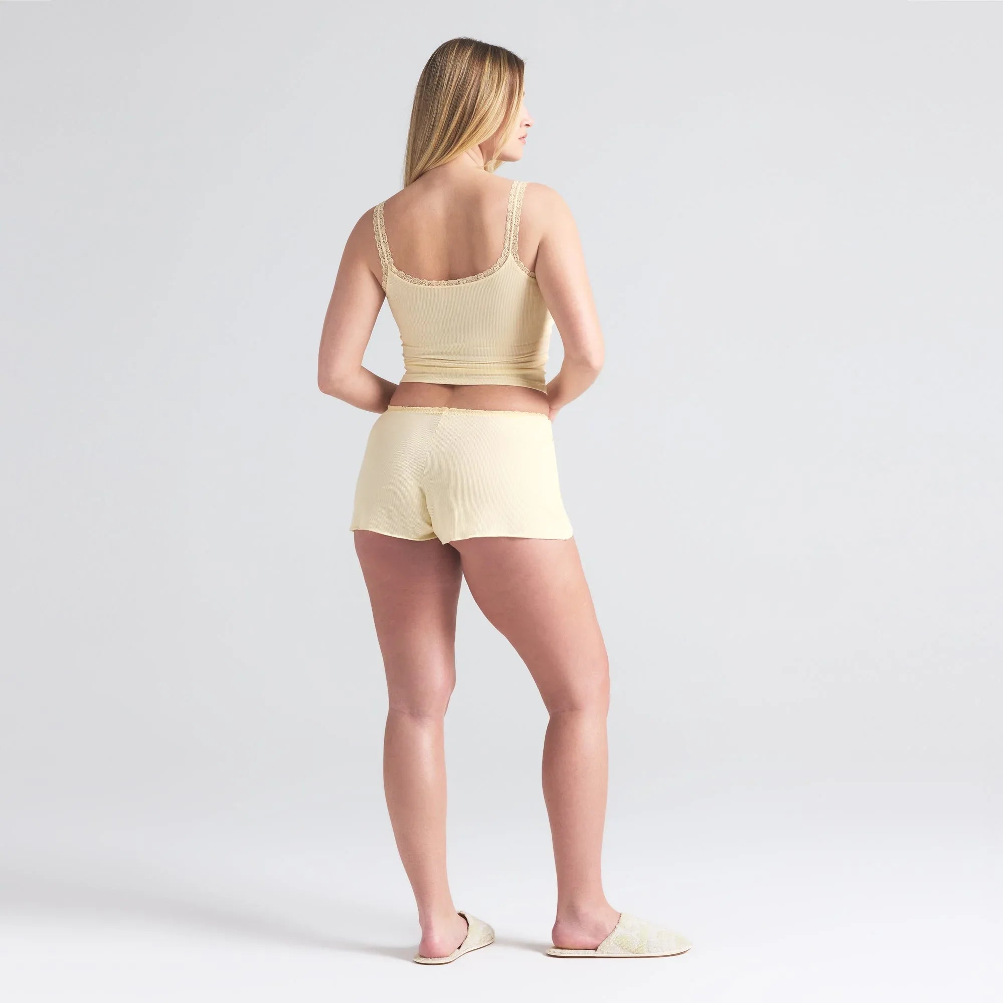 SKIMS SOFT LOUNGE LACE CAMI AND SHORT SET | BUTTER - TAKIM - My Suti