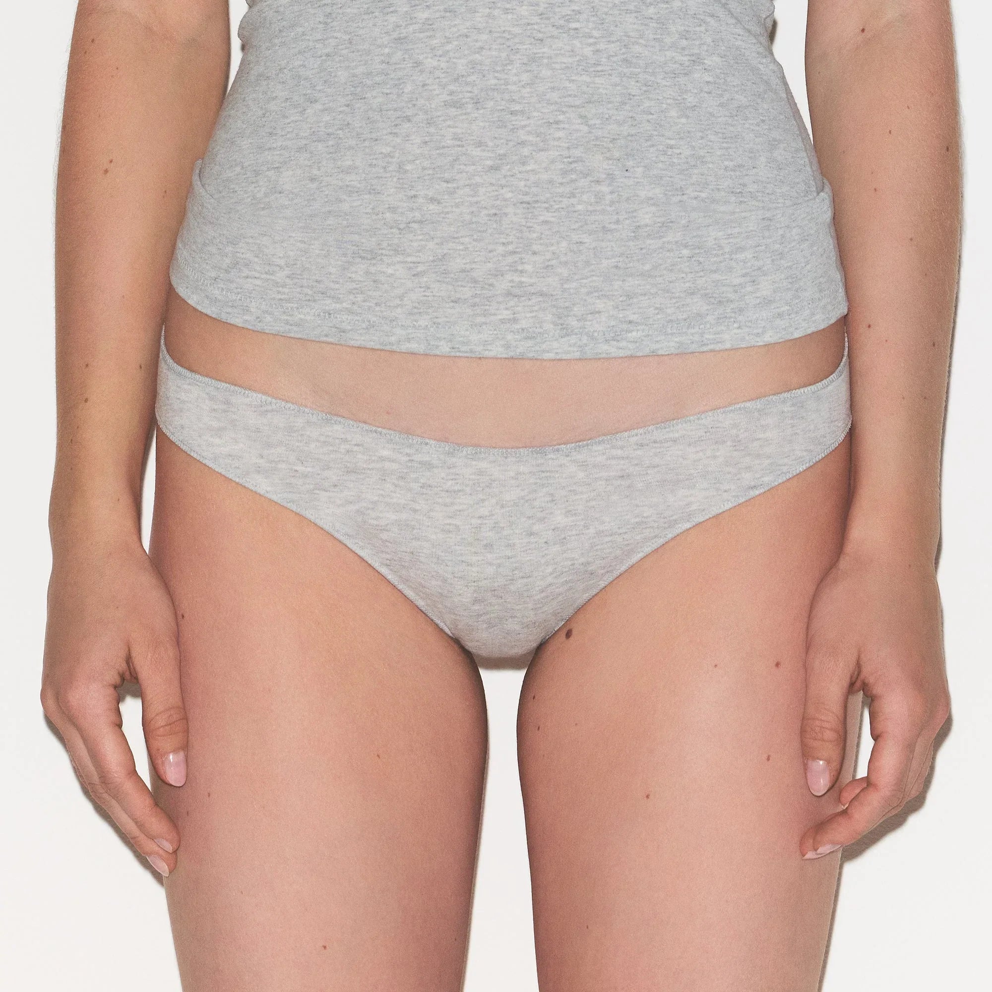 SKIMS LIGHTWEIGHT COTTON THONG 7-PACK | SNOW MINERAL MULTI - İP BIKINI - My Suti