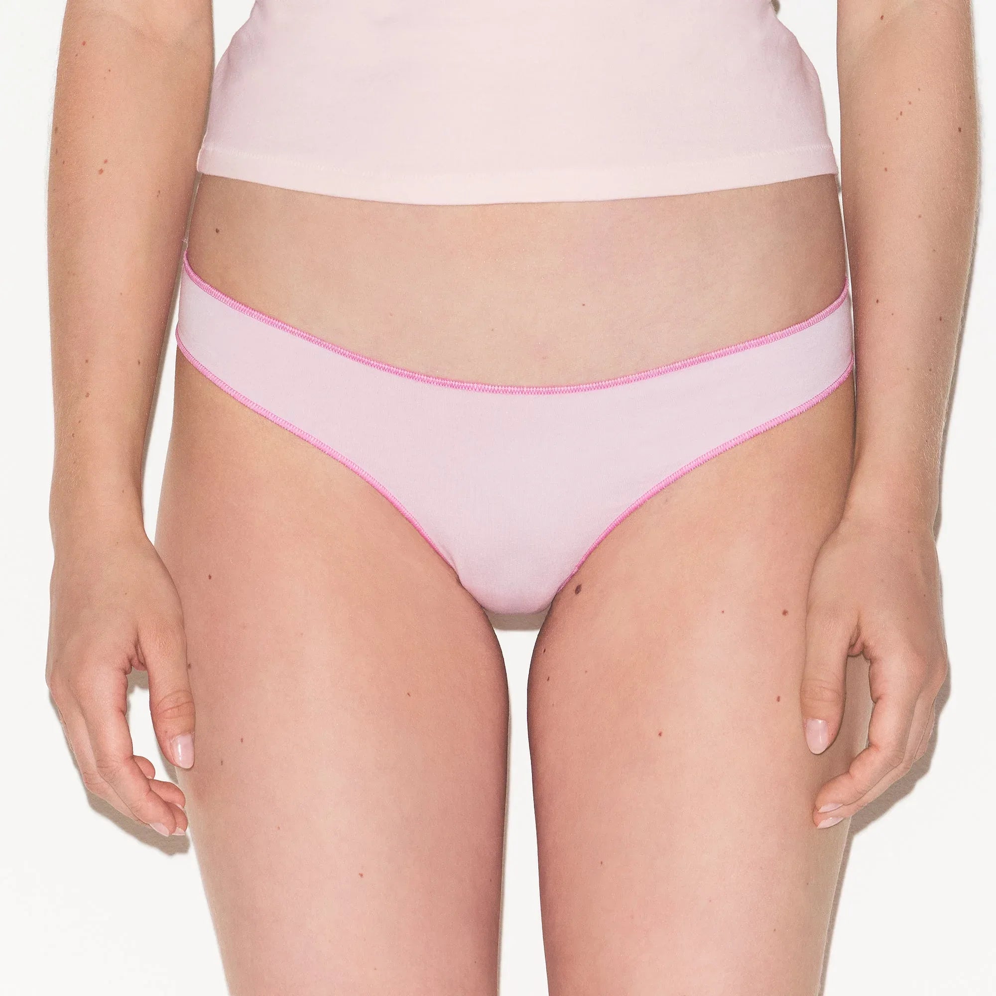 SKIMS LIGHTWEIGHT COTTON THONG 7-PACK | SNOW MINERAL MULTI - İP BIKINI - My Suti