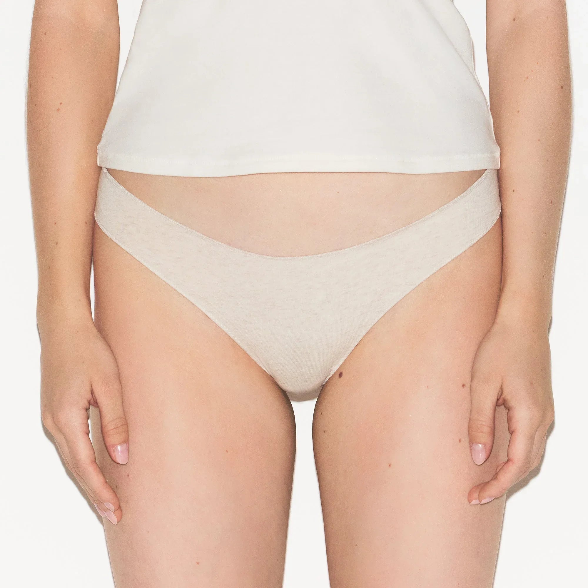 SKIMS LIGHTWEIGHT COTTON THONG 7-PACK | SNOW MINERAL MULTI - İP BIKINI - My Suti