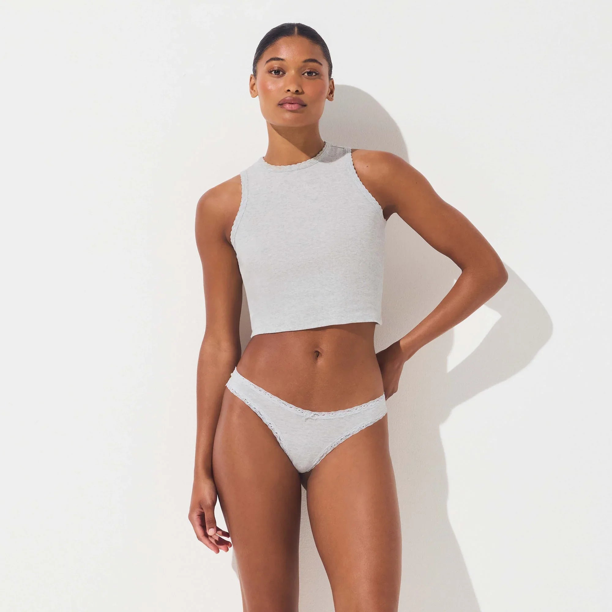 SKIMS LIGHTWEIGHT COTTON LACE THONG | LIGHT HEATHER GREY - İP THONG - My Suti