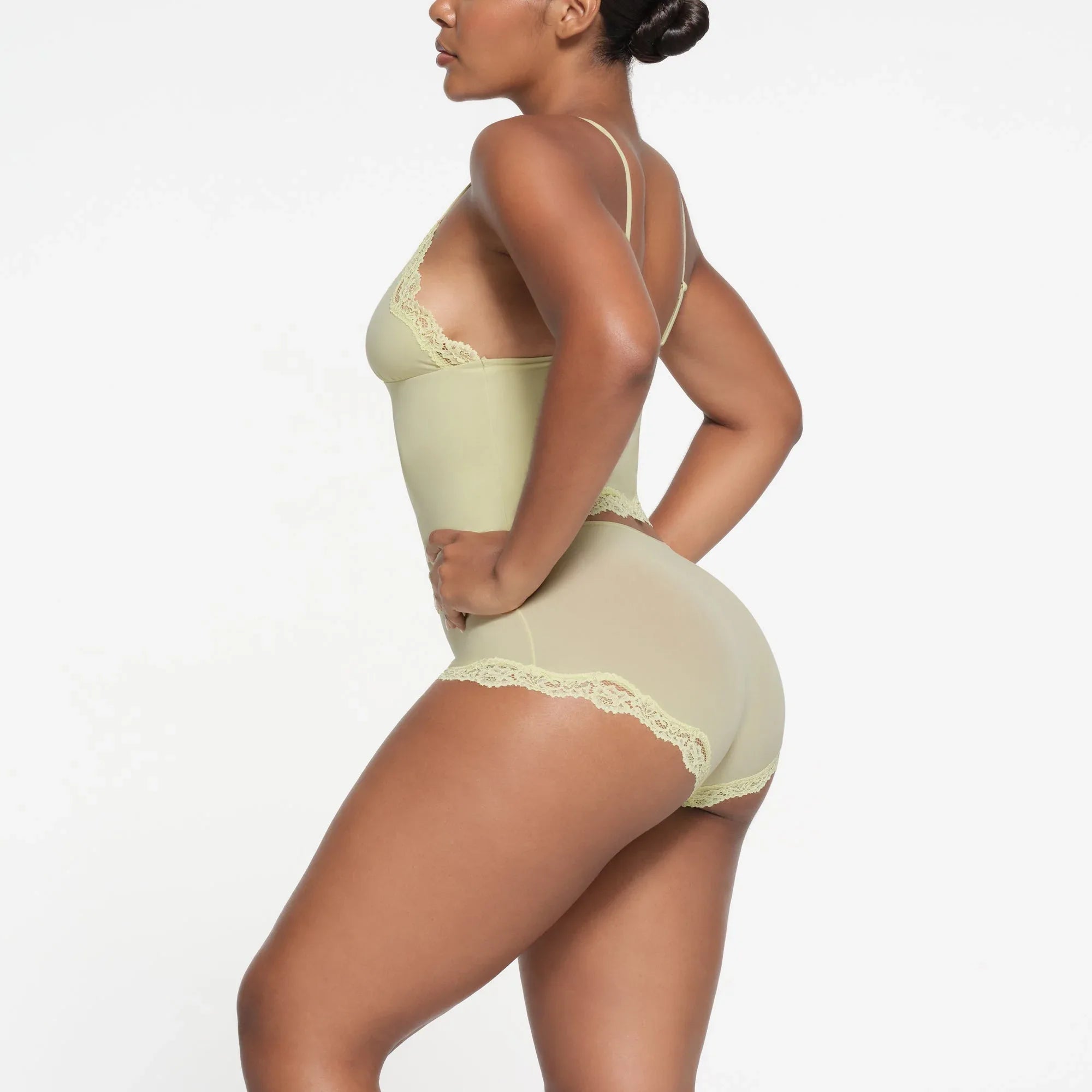 SKIMS FITS EVERYBODY LACE TRIANGLE CAMI | SAGE - TİŞÖRT - My Suti