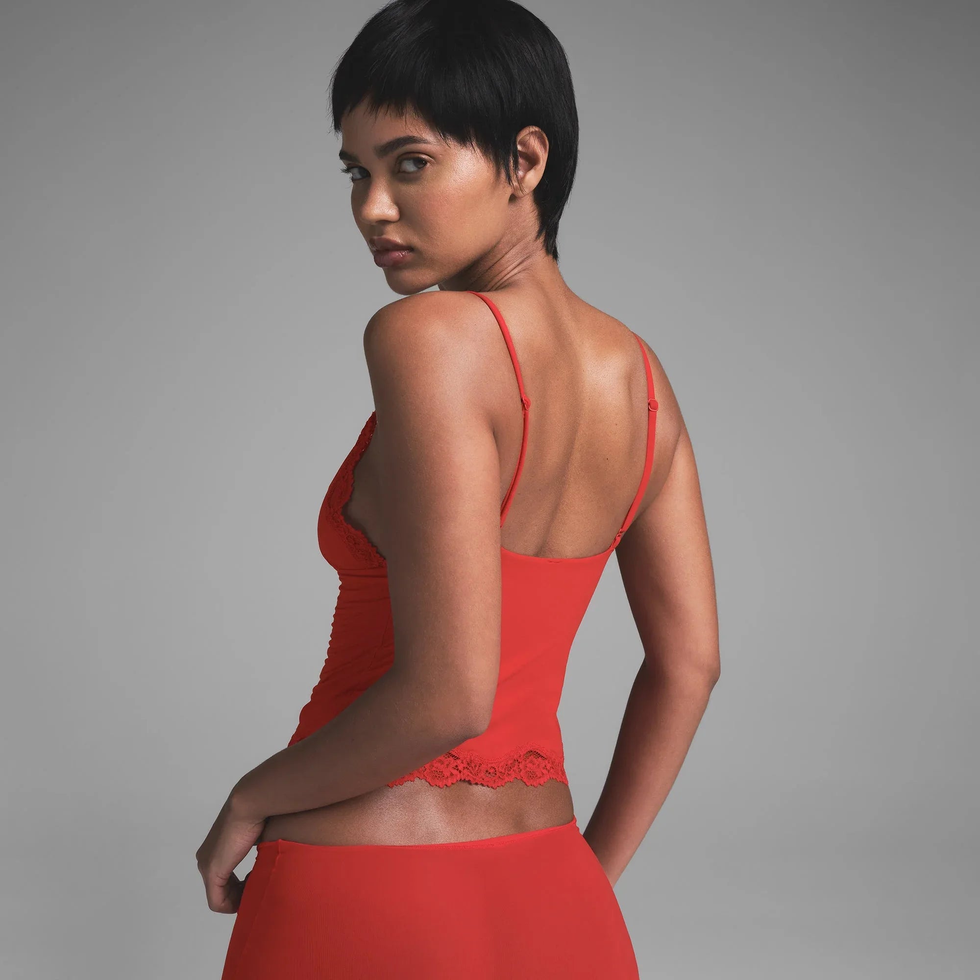 SKIMS FITS EVERYBODY LACE TRIANGLE CAMI | CAYENNE - TİŞÖRT - My Suti