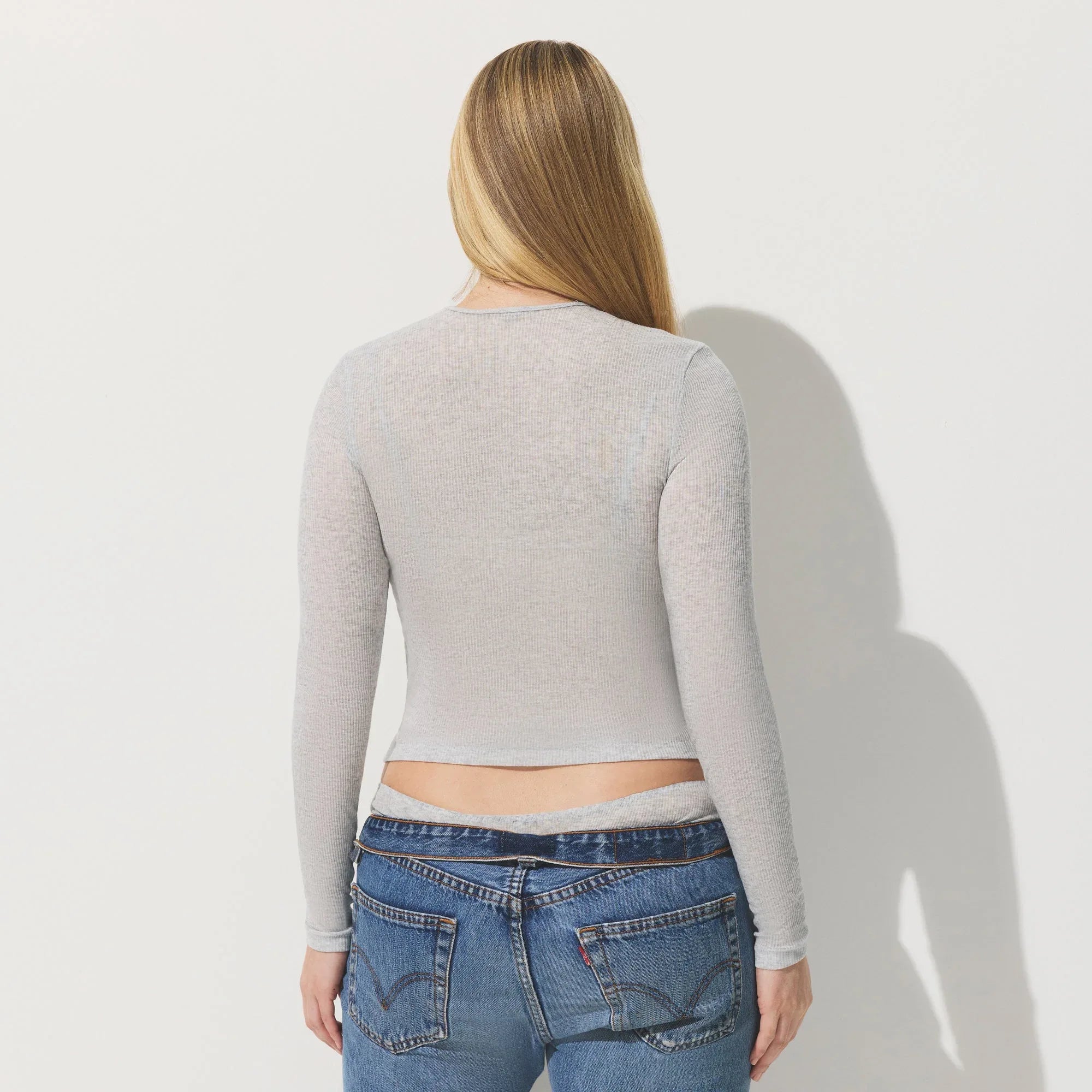 SKIMS SHEER COTTON LONG SLEEVE T-SHIRT | LIGHT HEATHER GREY - TİŞÖRT - My Suti