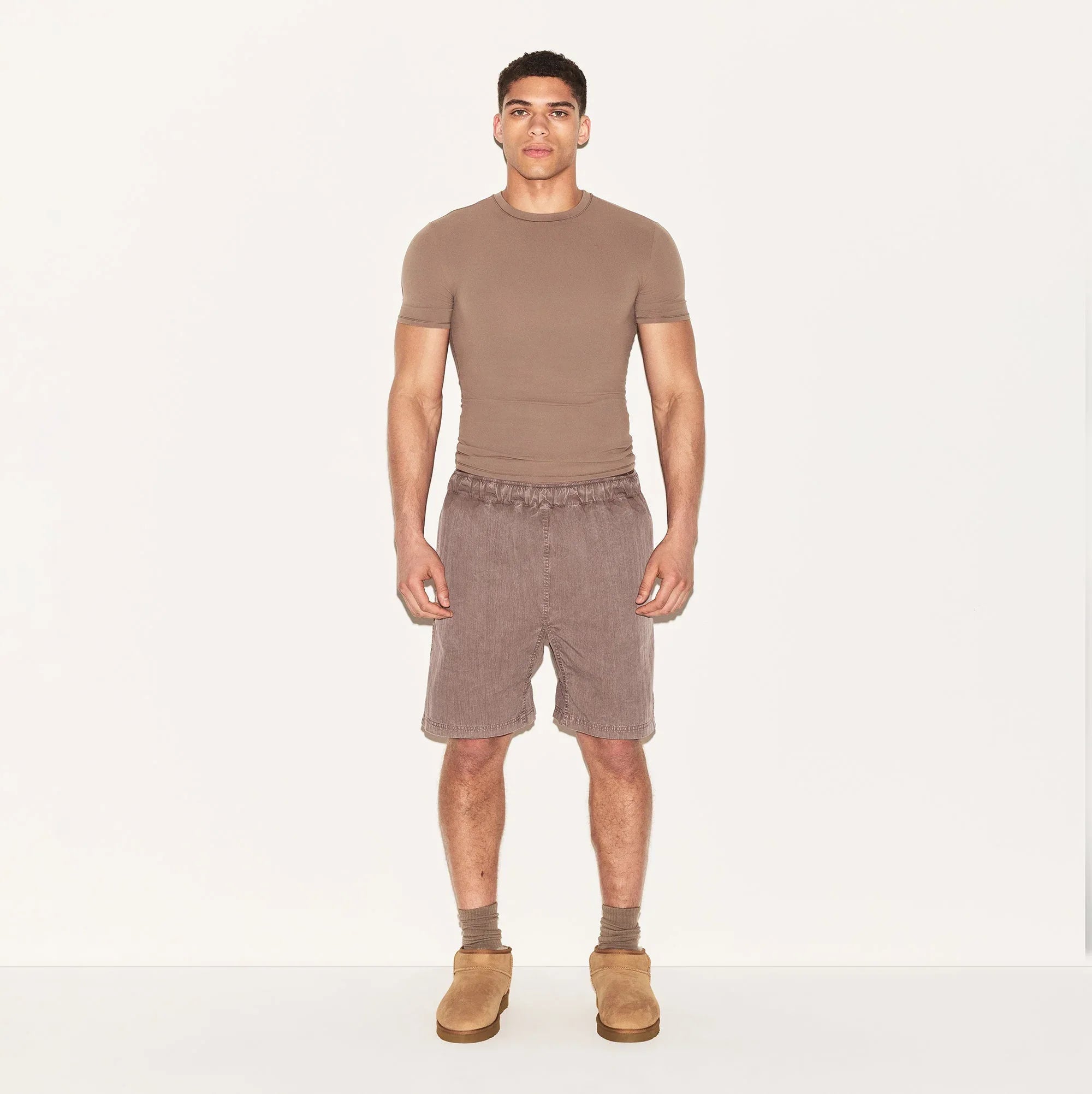 SKIMS FITS EVERYBODY MENS SLIM T-SHIRT | UMBER - TİŞÖRT - My Suti