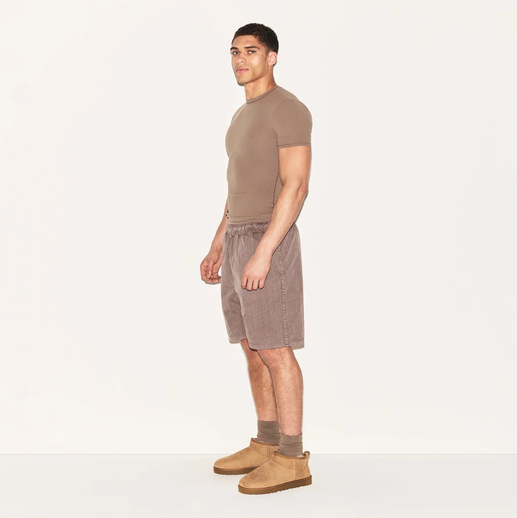 SKIMS FITS EVERYBODY MENS SLIM T-SHIRT | UMBER - TİŞÖRT - My Suti