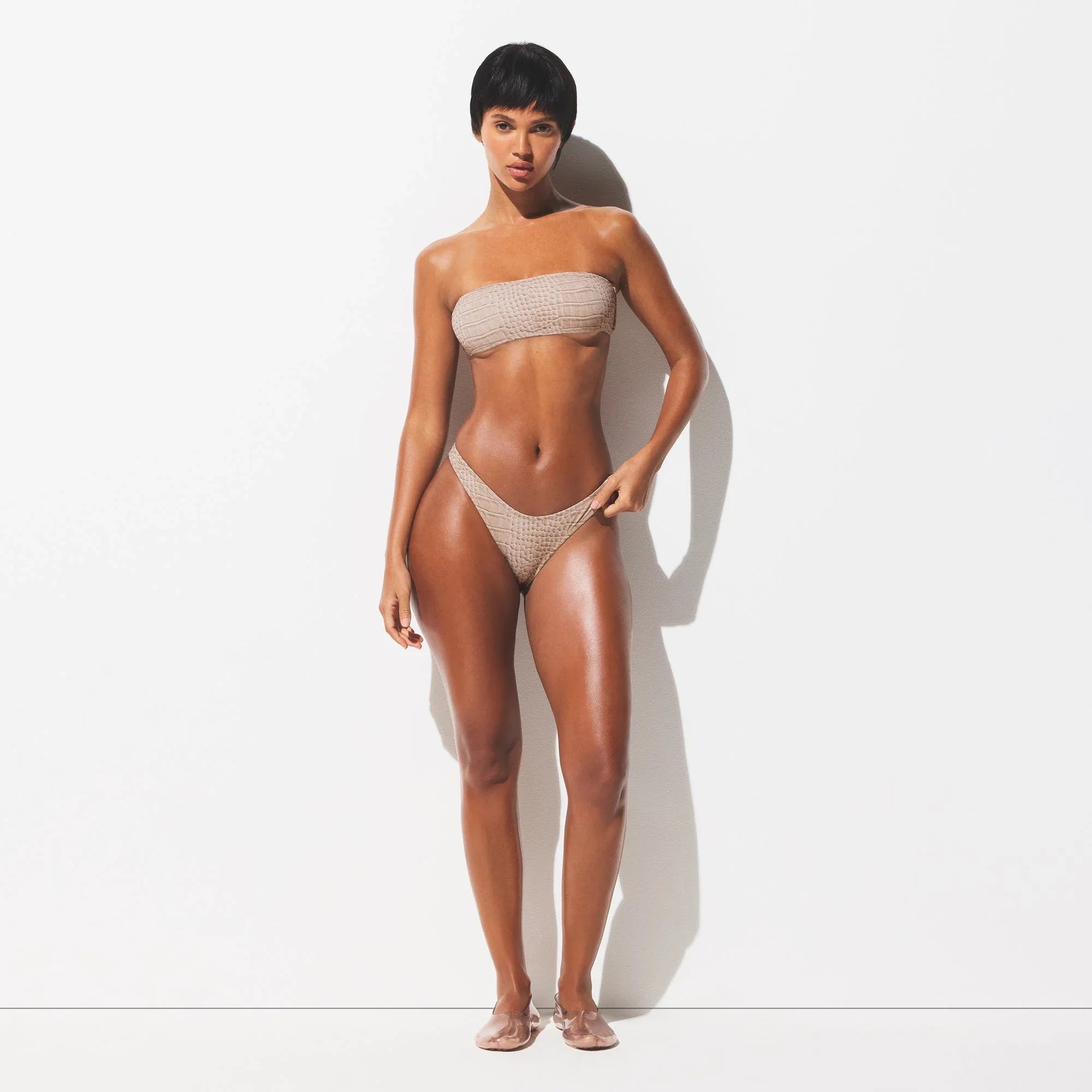 SKIMS SIGNATURE SWIM TANGA BIKINI BOTTOM | DUNE CROCODILE PRINT - BIKINI ALT - My Suti