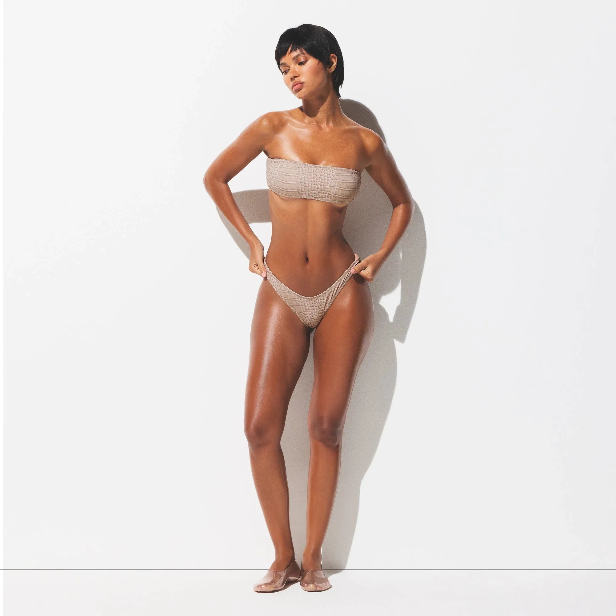 SKIMS SIGNATURE SWIM TANGA BIKINI BOTTOM | DUNE CROCODILE PRINT - BIKINI ALT - My Suti