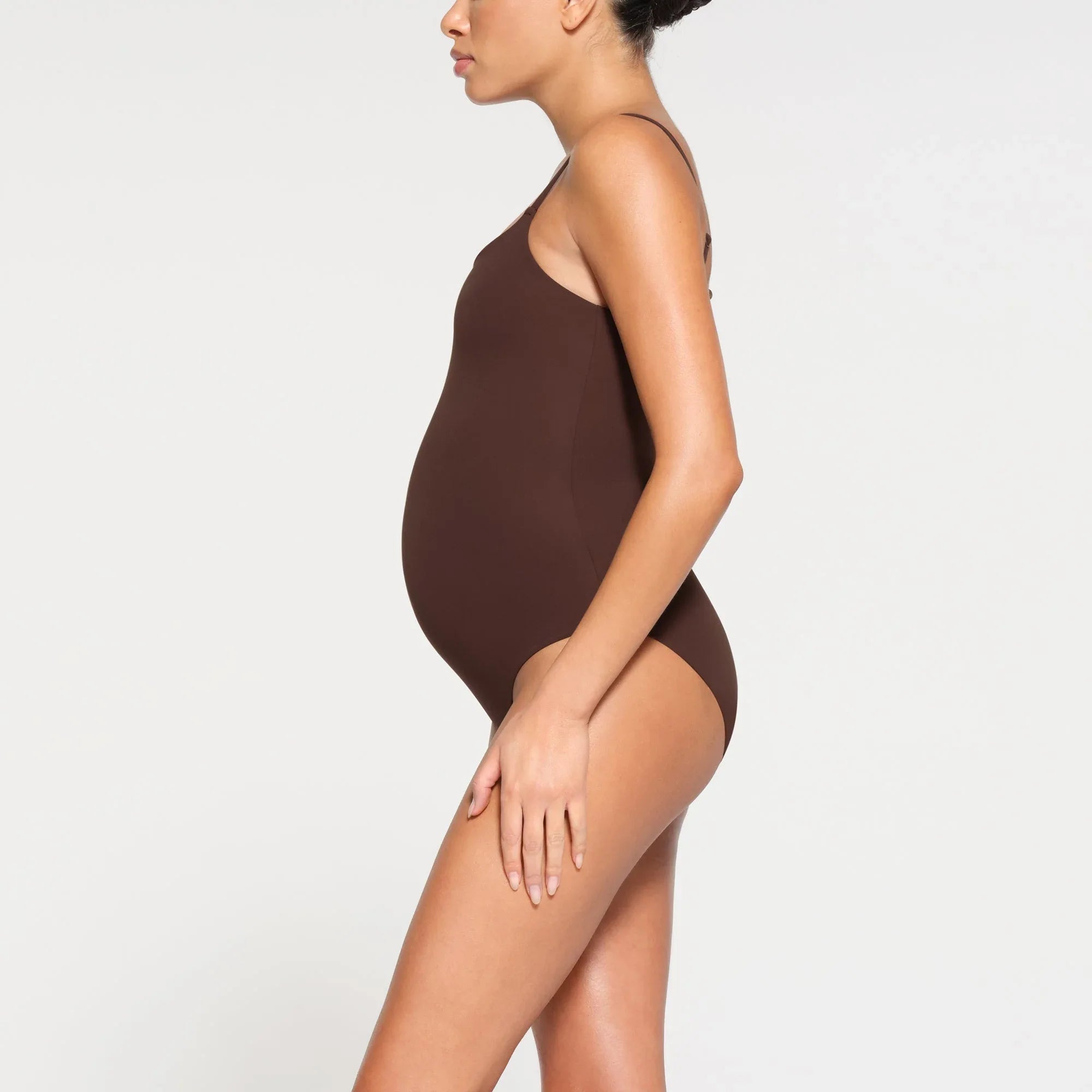 SKIMS FITS EVERYBODY MATERNITY BRIEF BODYSUIT | COCOA - BEDEN GİYİM - My Suti