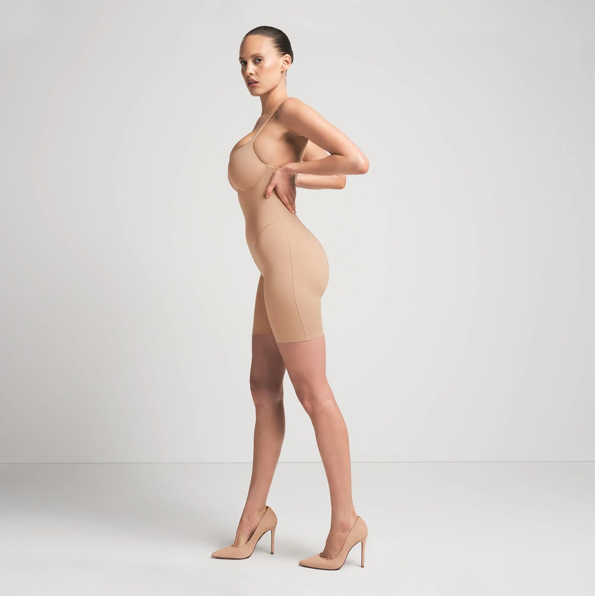 SKIMS ULTIMATE BODY PUSH-UP BUTT ENHANCING PADDED MID THIGH BODYSUIT | CLAY - BODYSUIT - My Suti