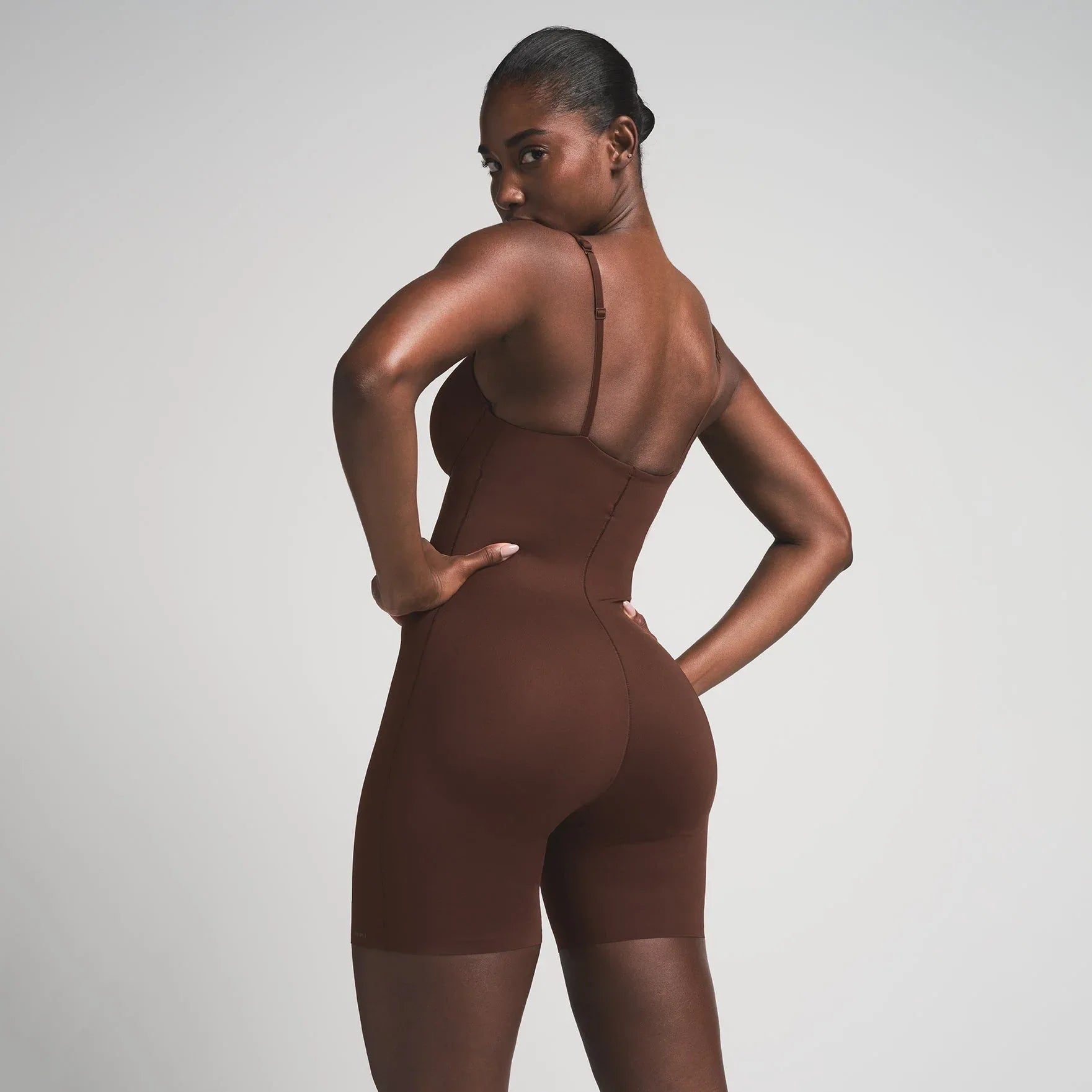 SKIMS ULTIMATE BODY PUSH-UP BUTT ENHANCING PADDED MID THIGH BODYSUIT | COCOA - BODYSUIT - My Suti