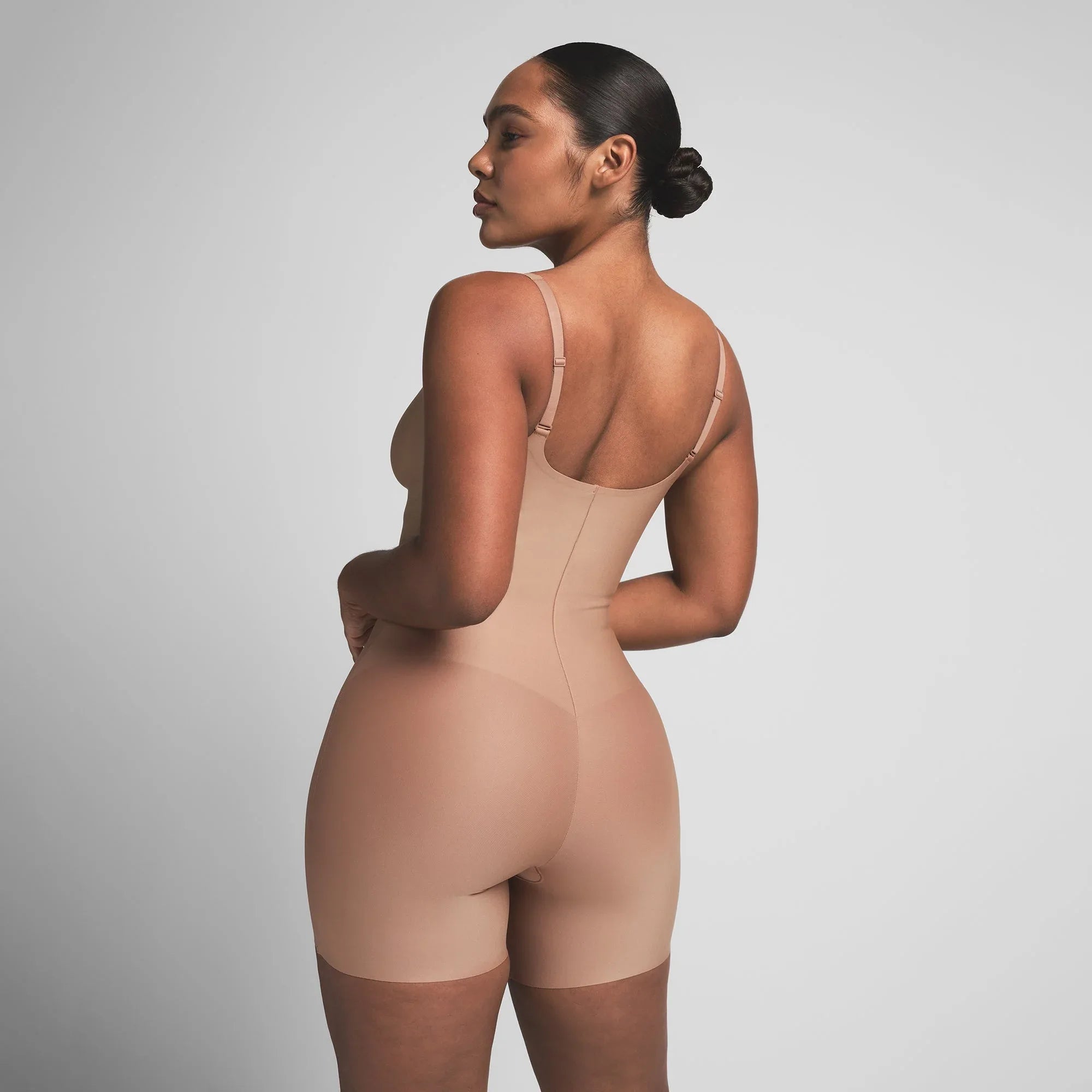 SKIMS BODY CORE SCULPT PLUNGE MID THIGH BODYSUIT | SIENNA - BODYSUIT - My Suti