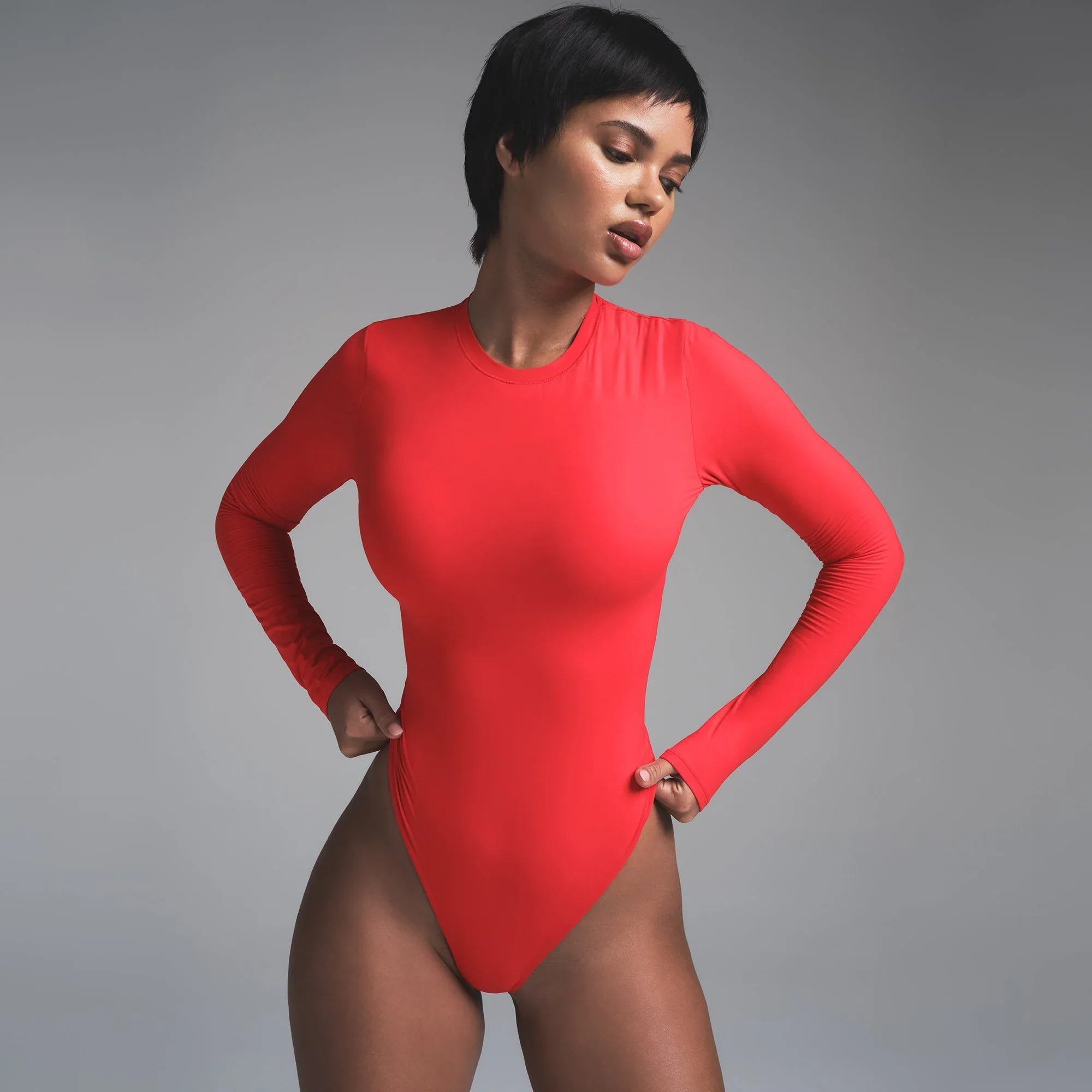 SKIMS FITS EVERYBODY LONG SLEEVE CREW NECK BODYSUIT | CHERRY - BODYSUIT - My Suti